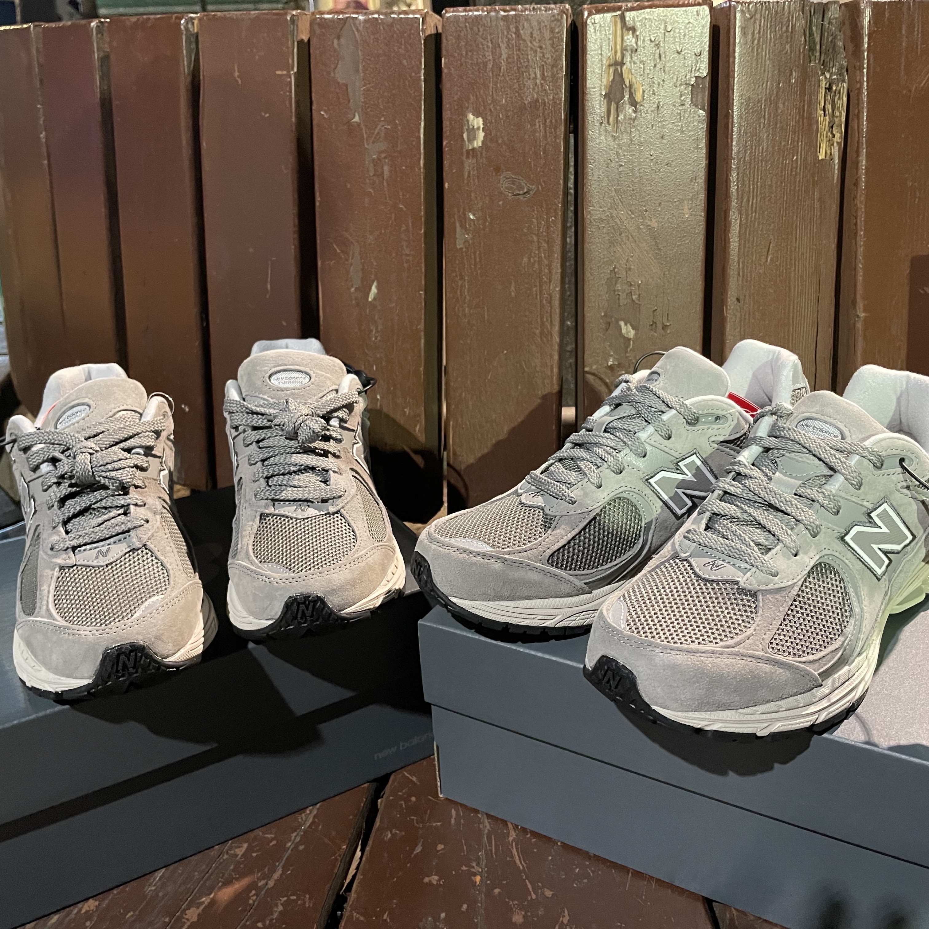 New Balance 2002R Grey 착용 스타일