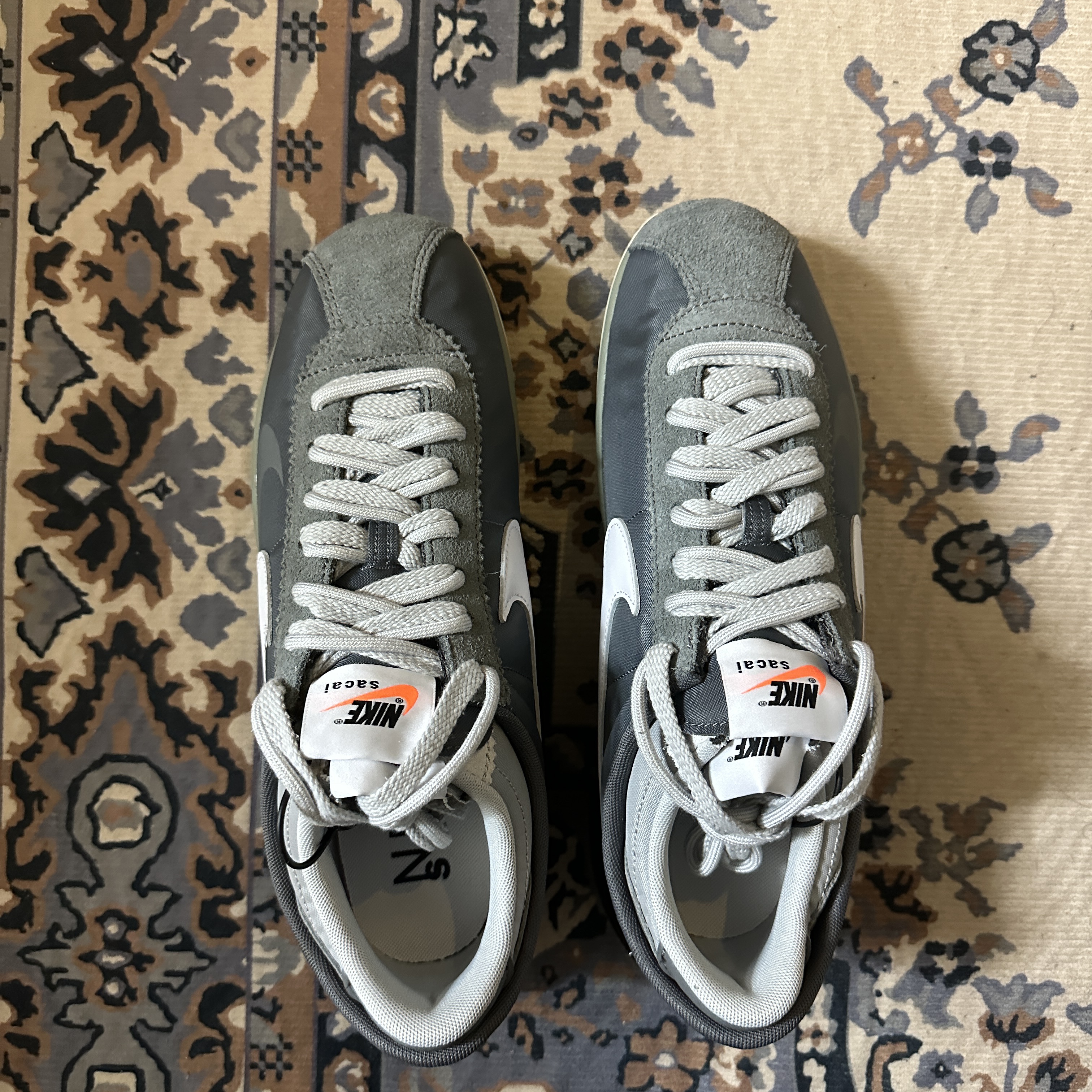 Nike x Sacai Zoom Cortez SP Iron Grey 착용 스타일 - 3