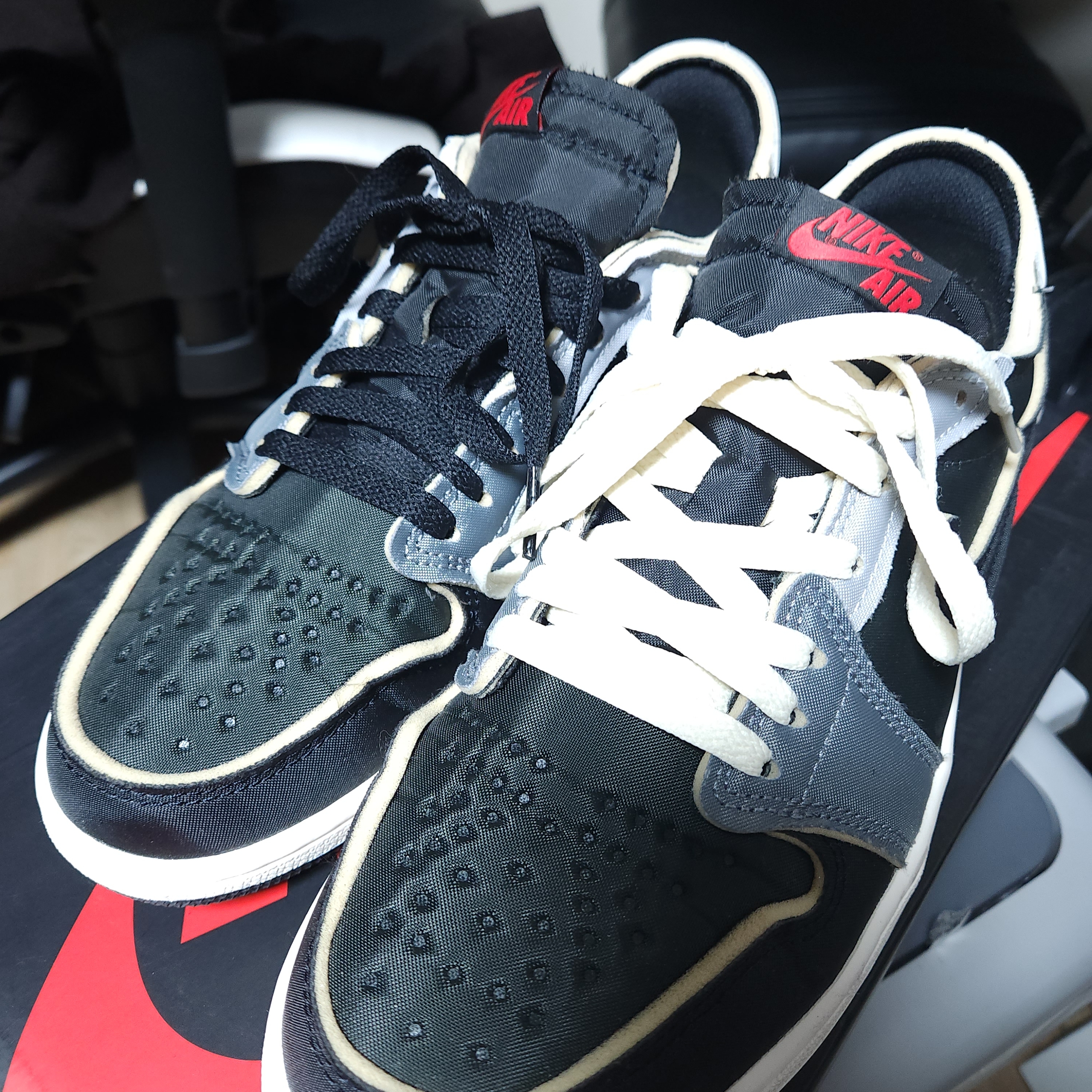 Jordan 1 Retro Low OG EX Black and Smoke Grey 착용 스타일