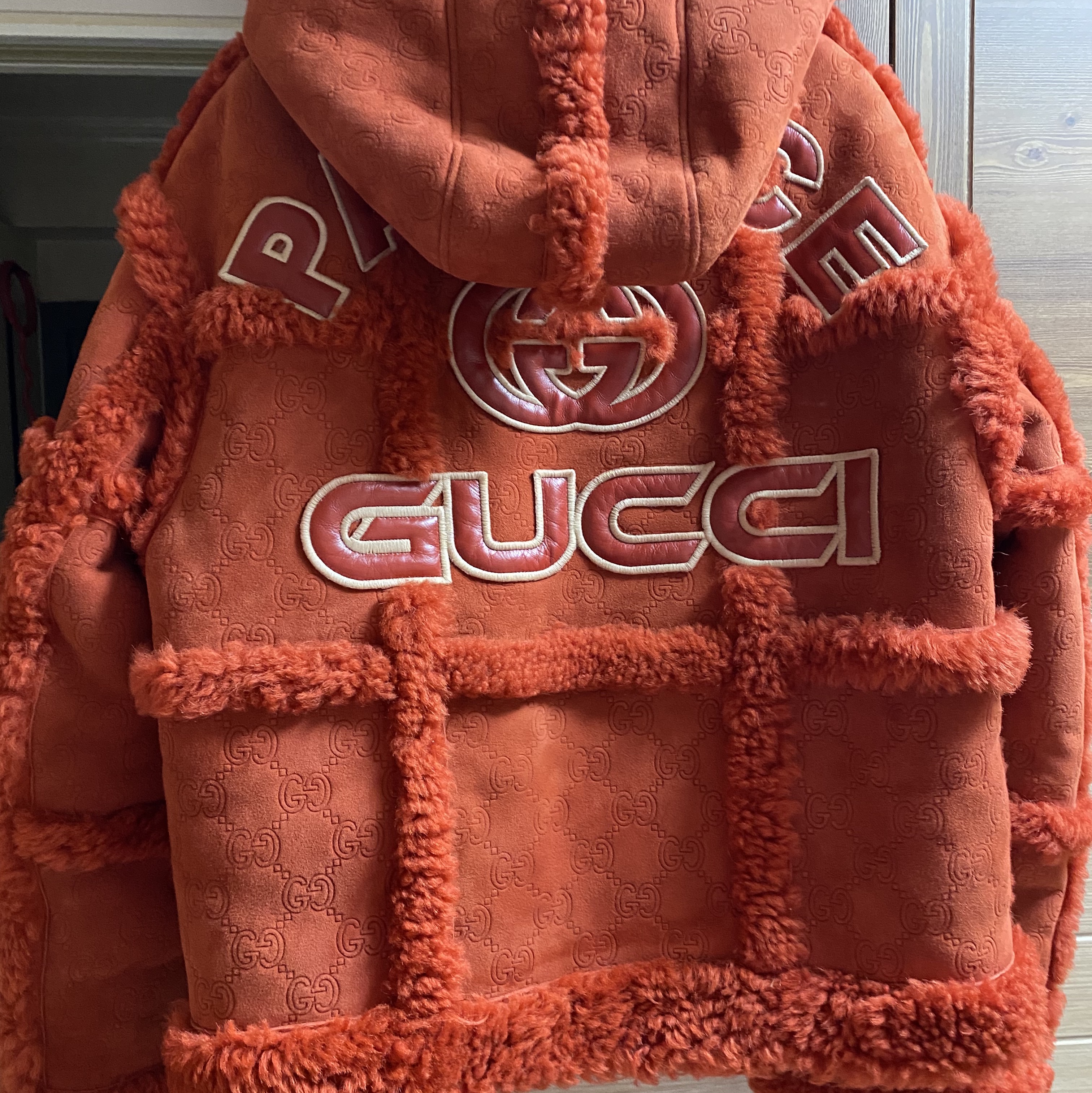 Palace x Gucci Shearling Jacket with Allover GG Embossing Red - 22FW 착용 스타일 - 3
