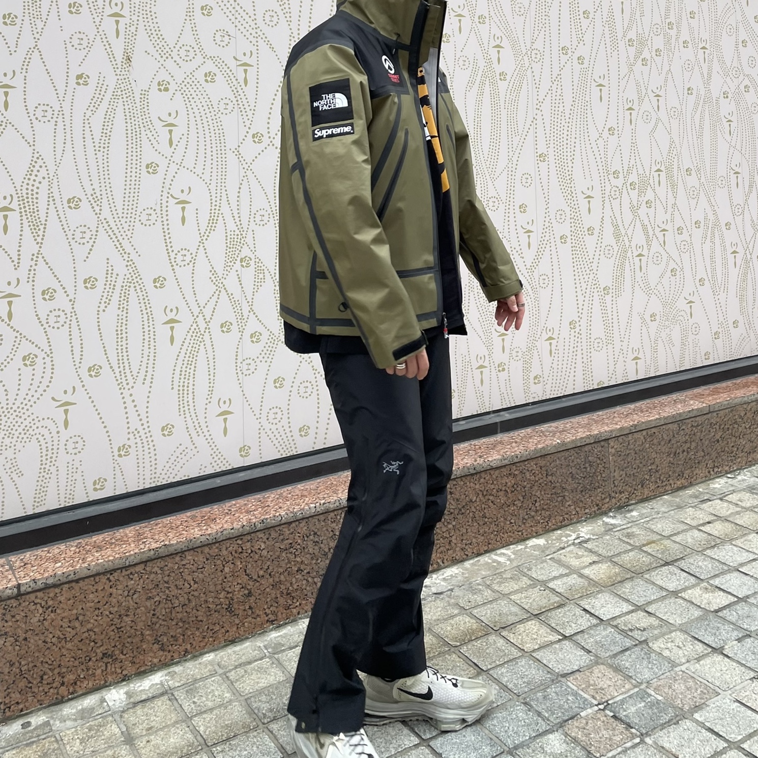 Supreme x The North Face Summit Series Outer Tape Seam Jacket Olive - 21SS, Nike x Matthew M Williams Zoom 004 Stone 착용 스타일