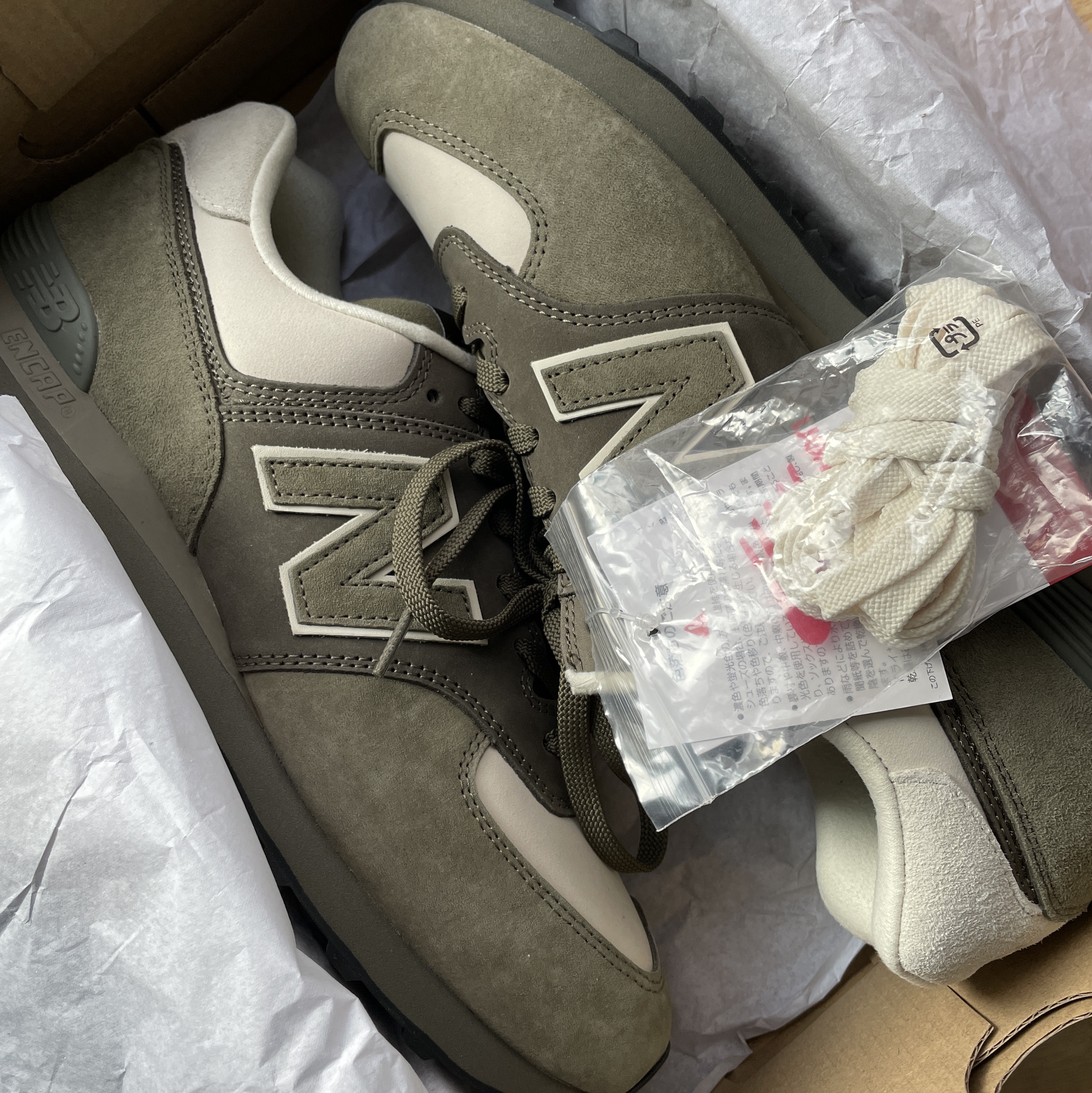 New Balance x Comme des Garcons Junya Watanabe Man 574 Suede Khaki Off White 착용 스타일 - 2