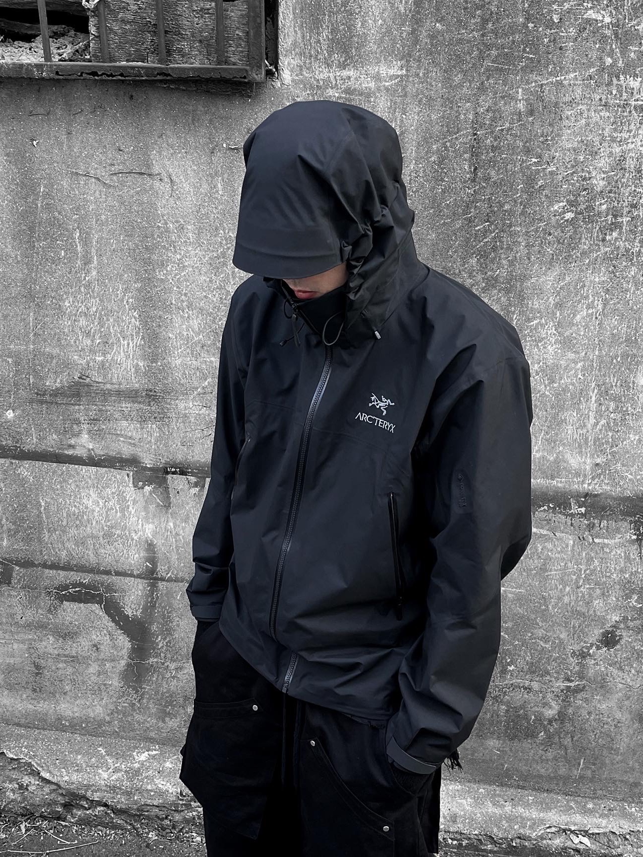 Arc'teryx Beta Jacket Black 착용 스타일 - 3