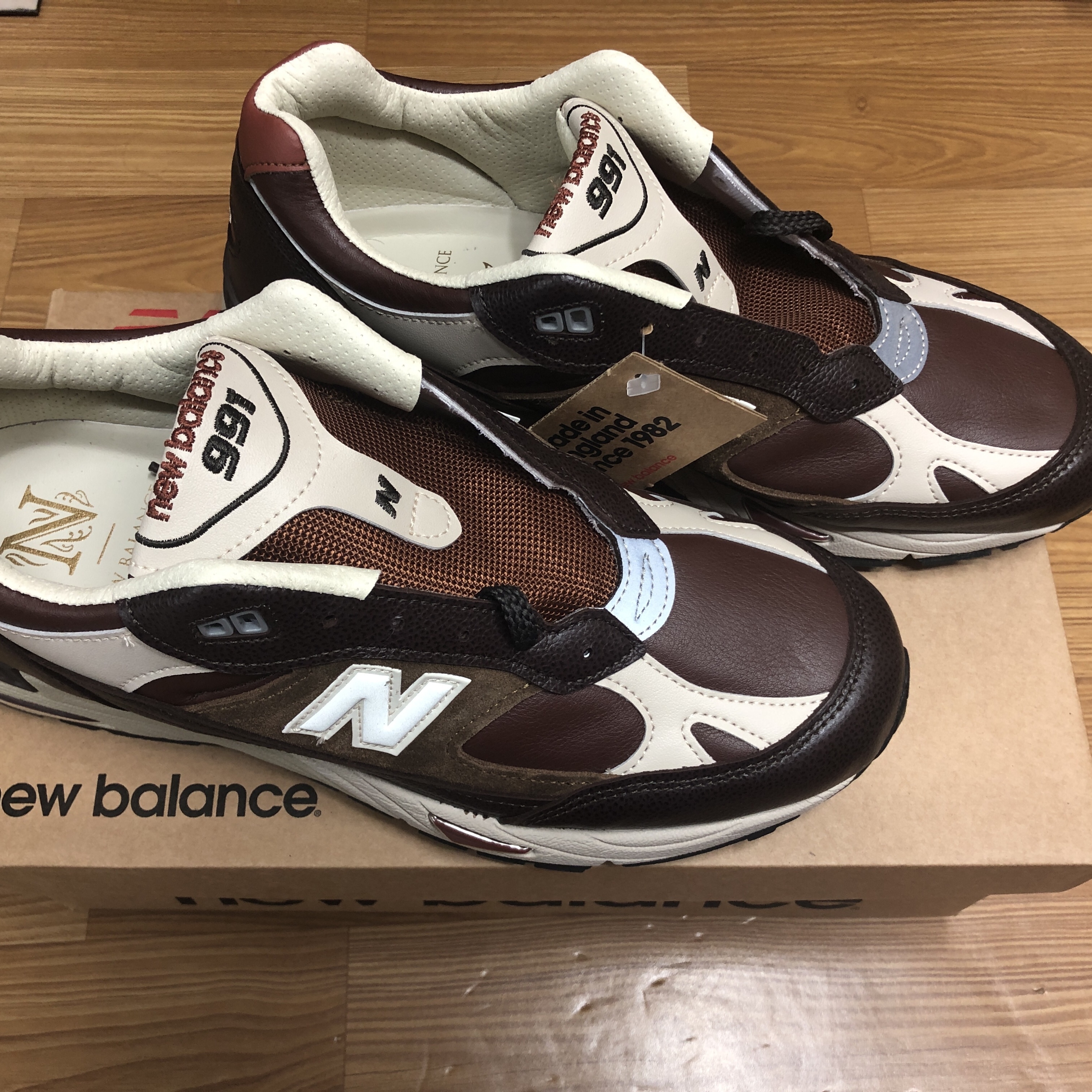 New Balance 991 Made in UK Earth French Roast 착용 스타일 - 2