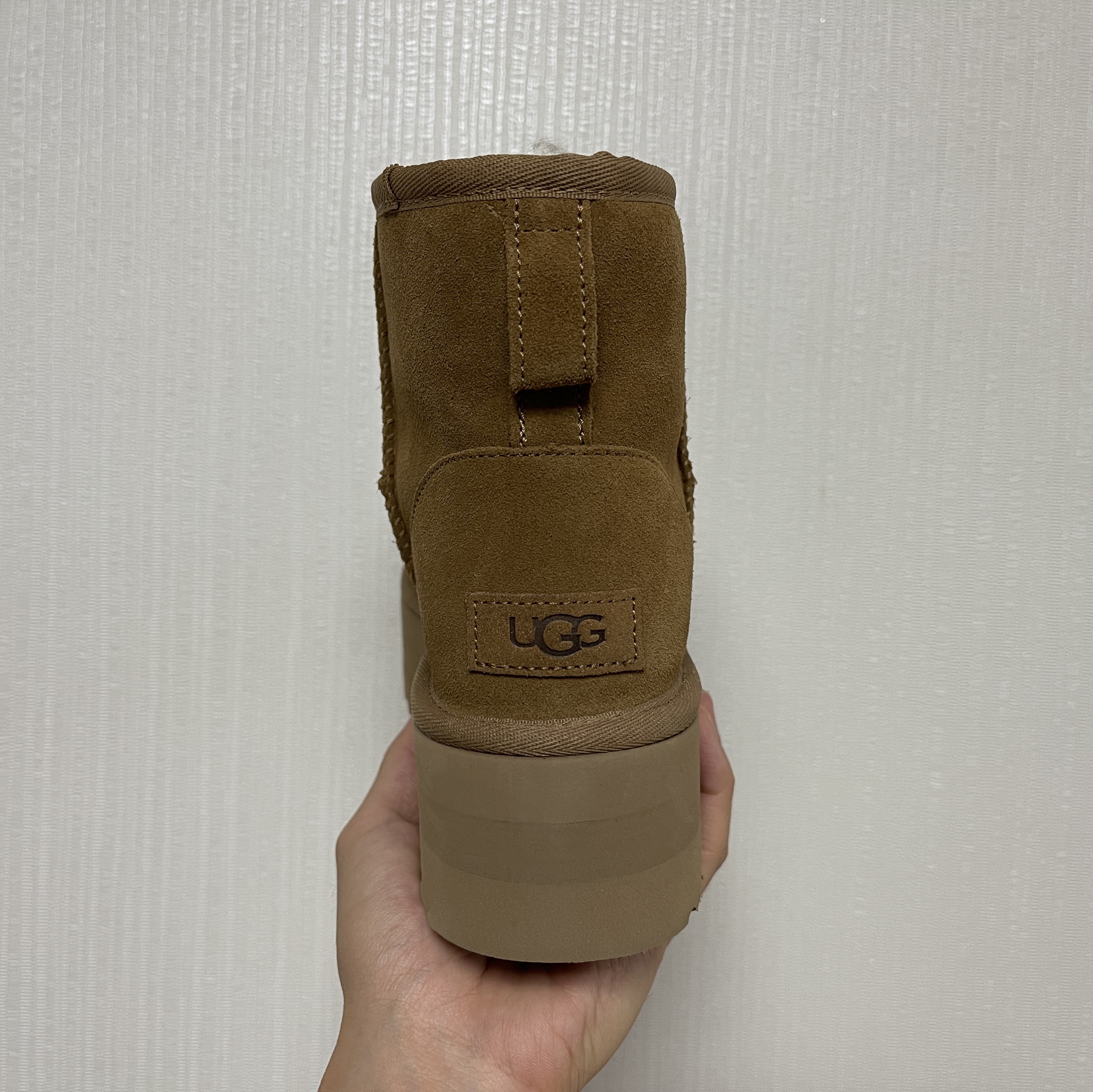 (W) UGG Classic Mini Platform Boots Chestnut 착용 스타일 - 3