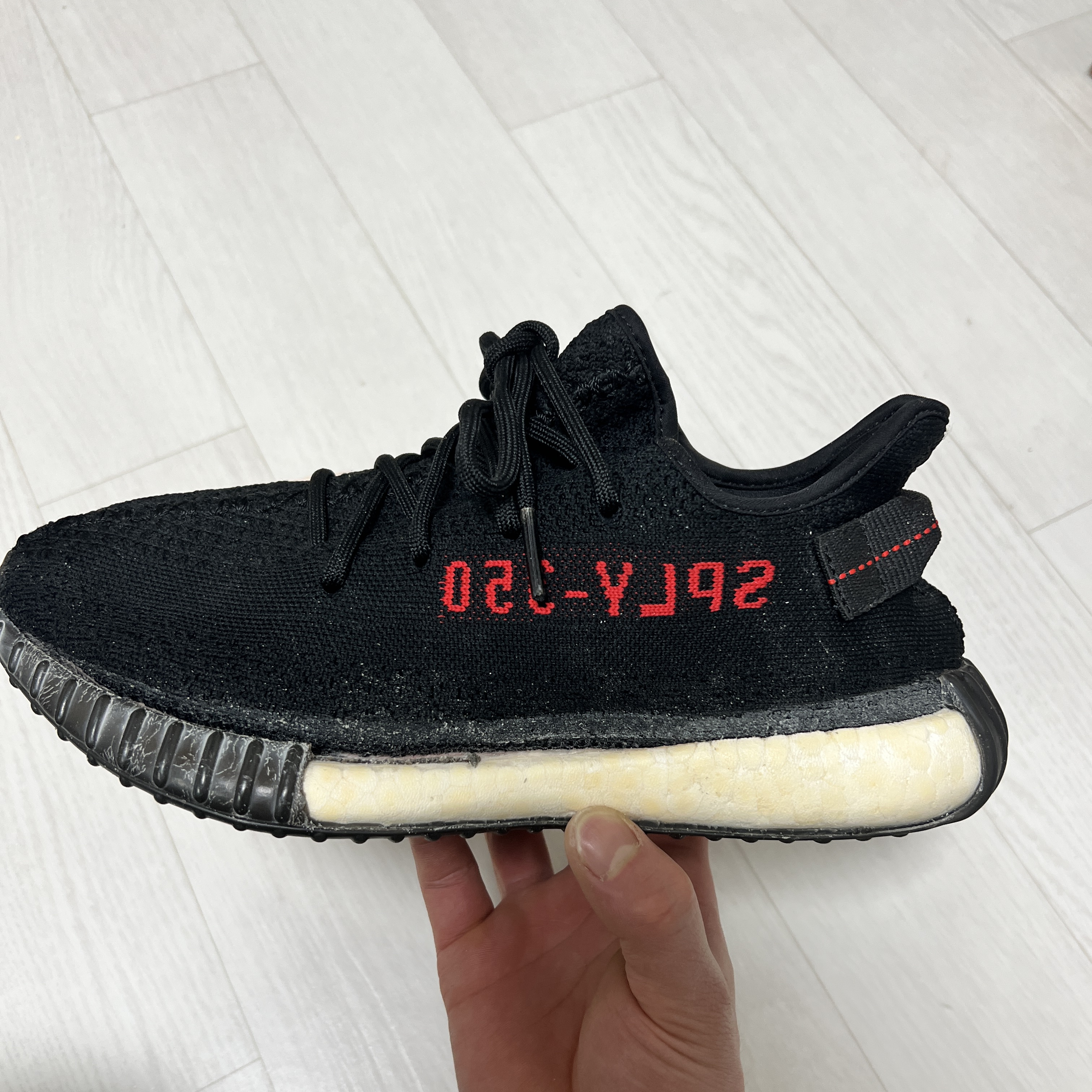 Adidas Yeezy Boost 350 V2 Black Red 2020, Adidas Yeezy Boost 350 V2 Black Red 2017 착용 스타일
