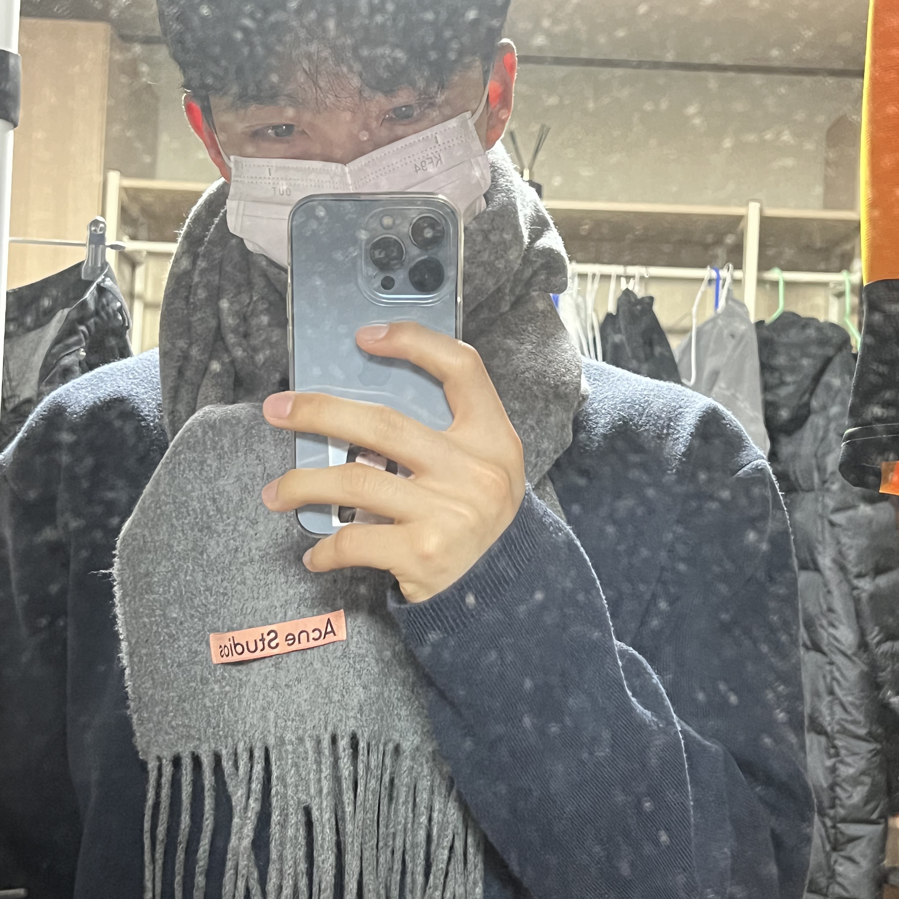 Acne Studios Narrow Wool Fringe Muffler Grey Melange 착용 스타일