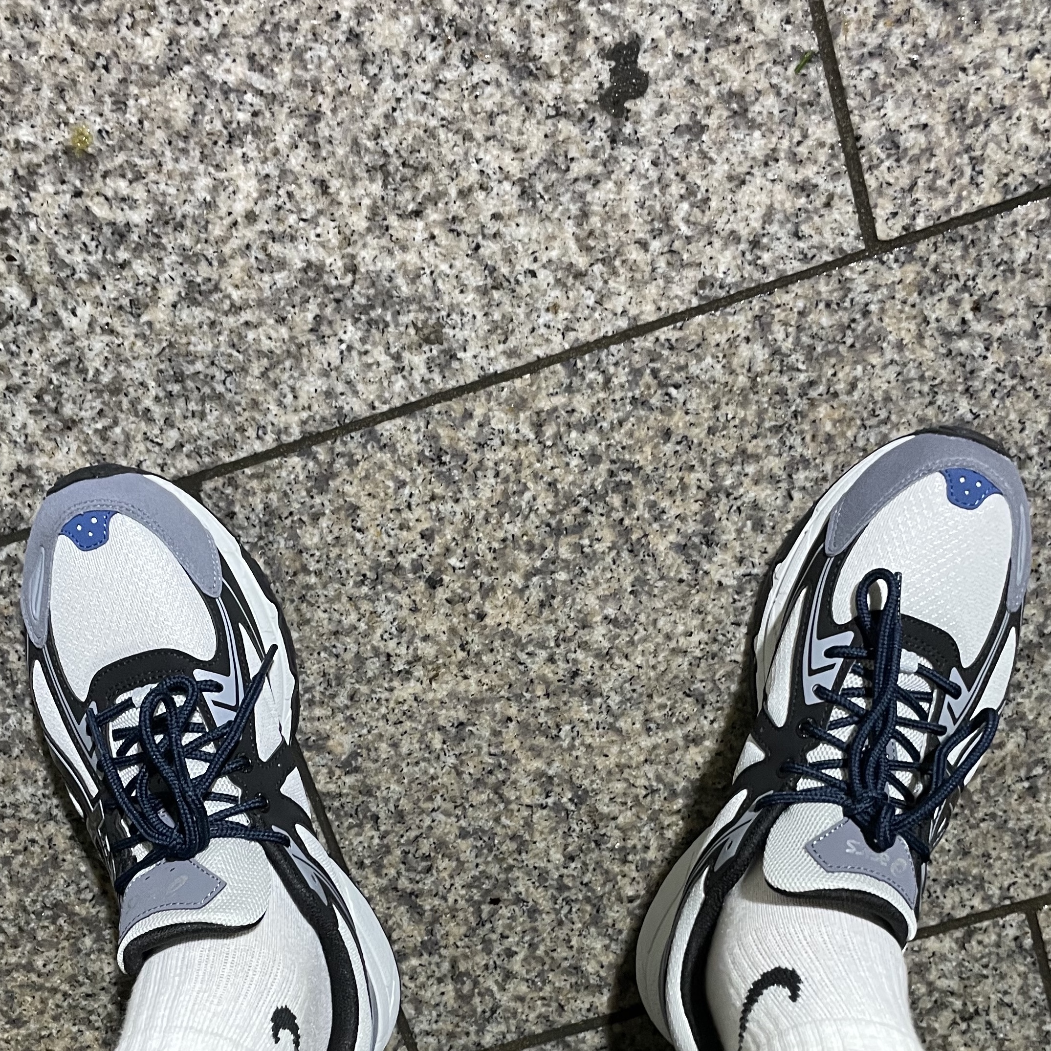 Asics Gel-Venture 6 SPS Glacier Grey, Jordan 1 Low OG Starfish 착용 스타일 - 2