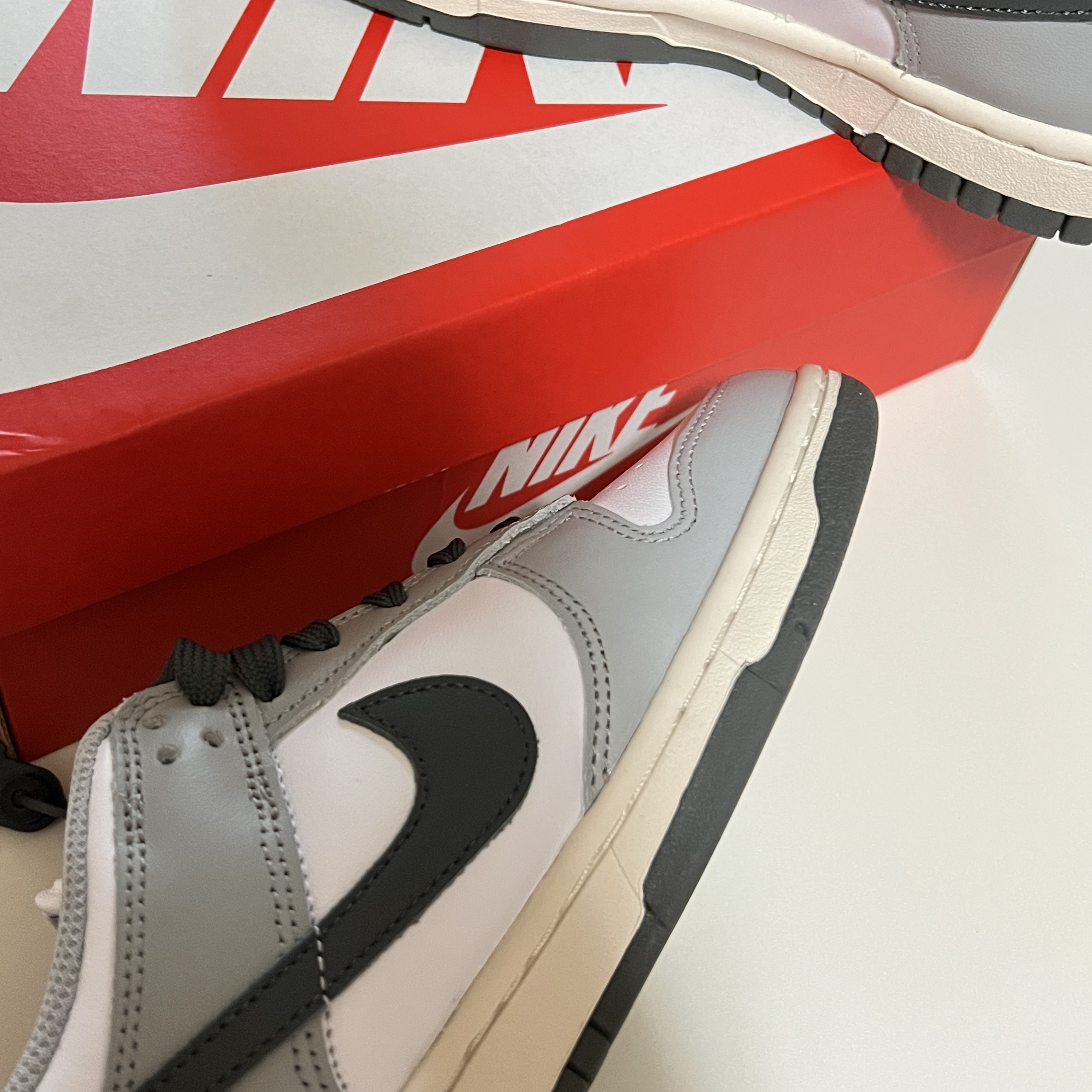 (W) Nike Dunk Low Light Smoke Grey 착용 스타일 - 2