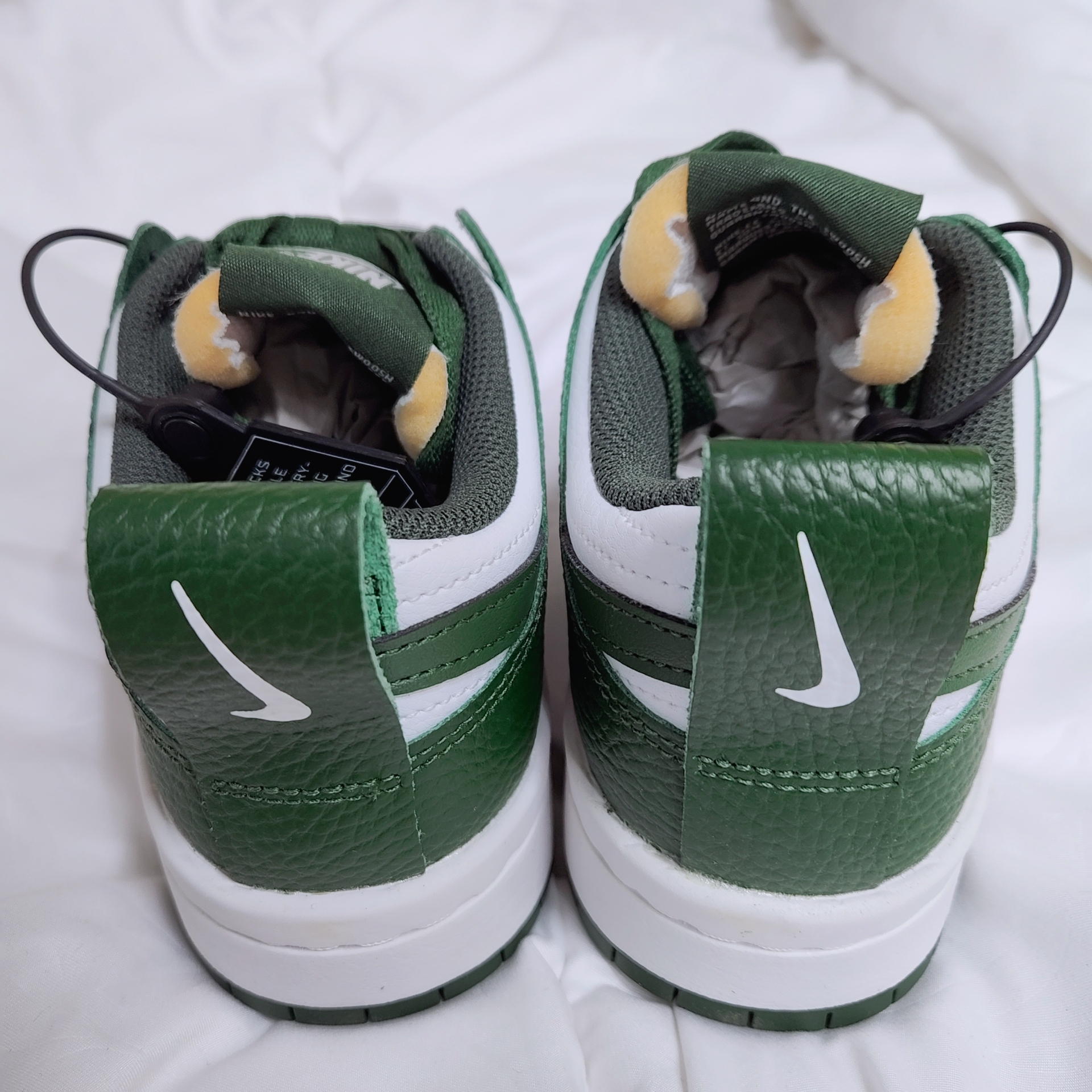 (W) Nike Dunk Low Disrupt Carbon Green 착용 스타일 - 2