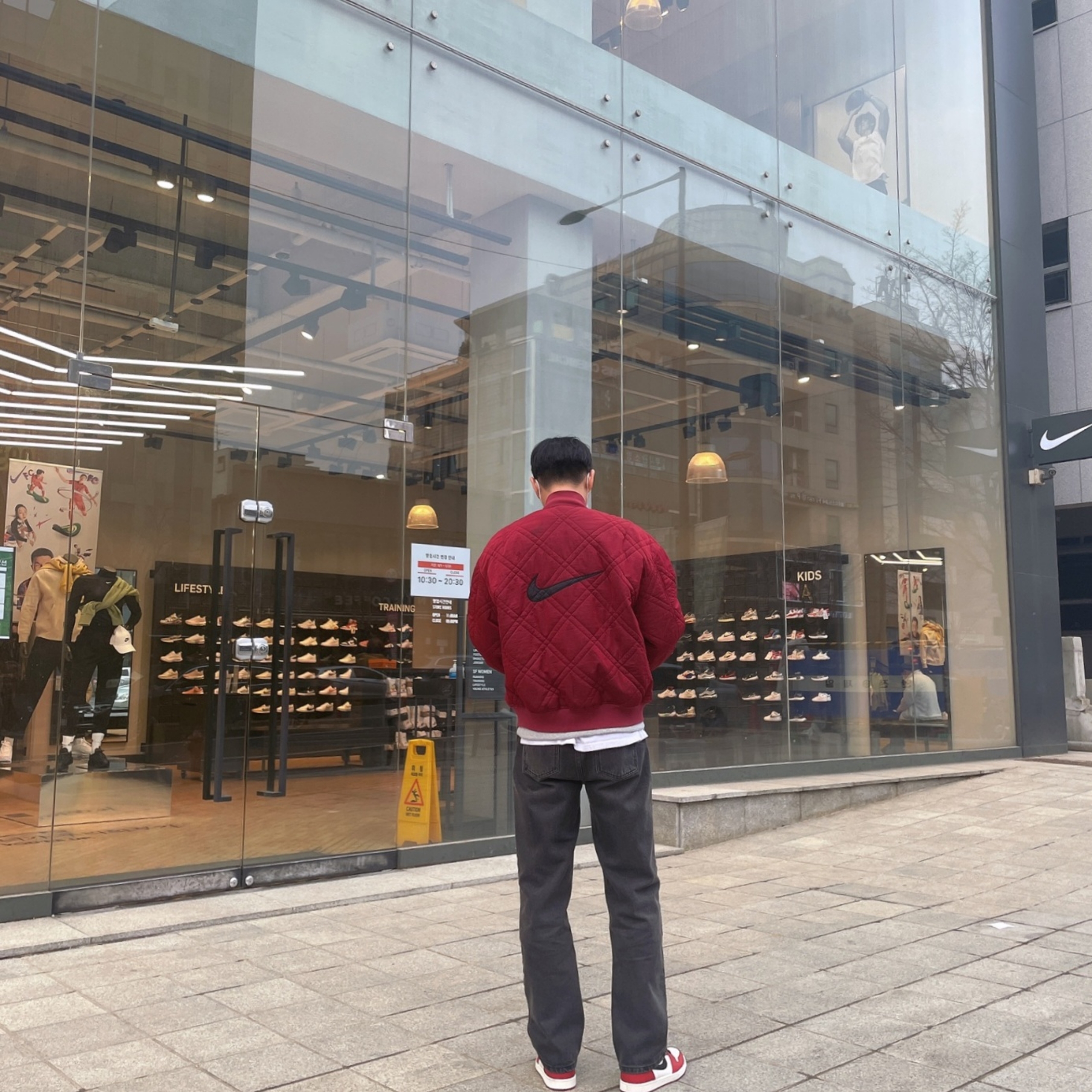 Jordan 1 Retro High OG Chicago 2022, Supreme Box Logo Crewneck Heather Grey - 22FW 착용 스타일 - 2