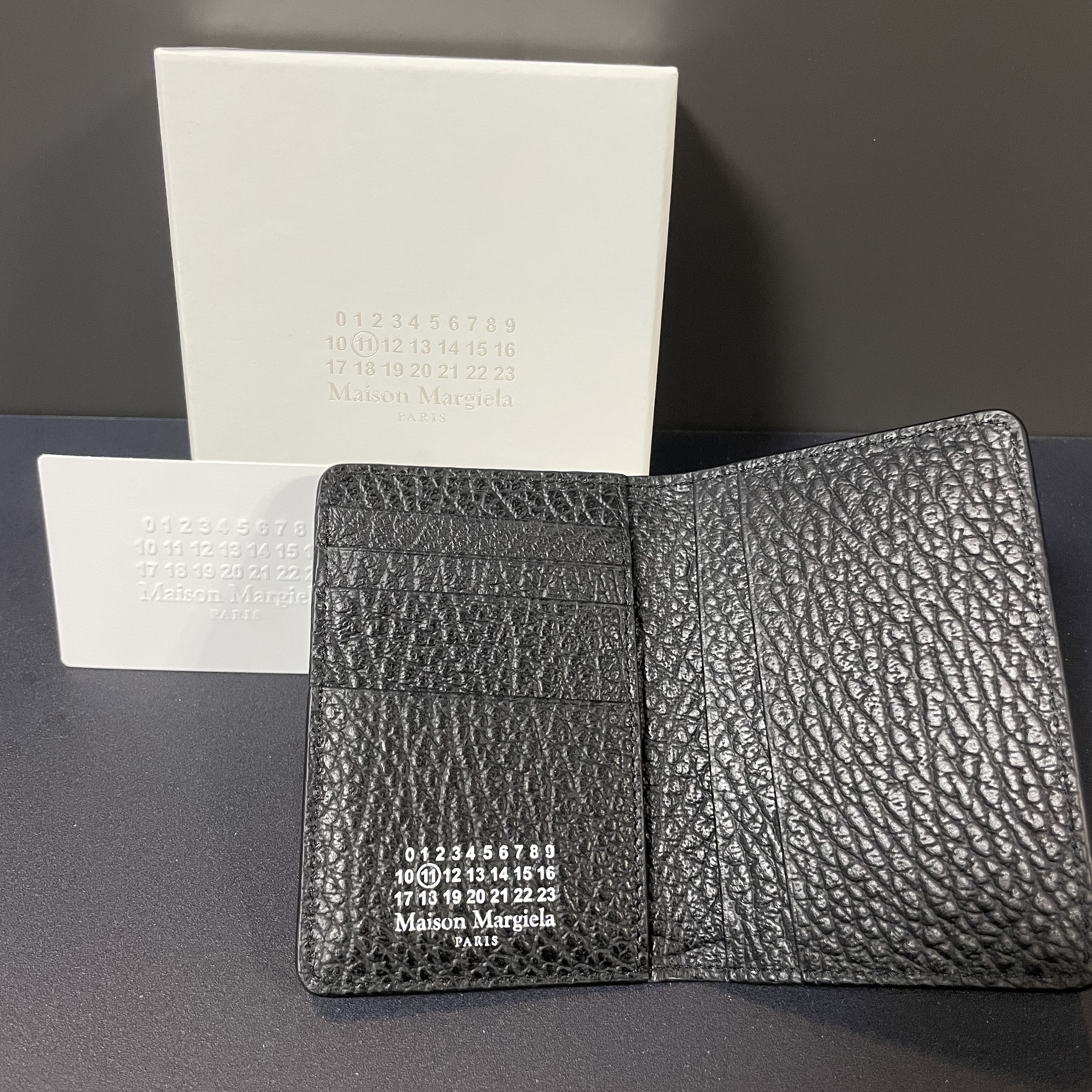 Maison Margiela Bovine Leather Card Holder Black 착용 스타일 - 1