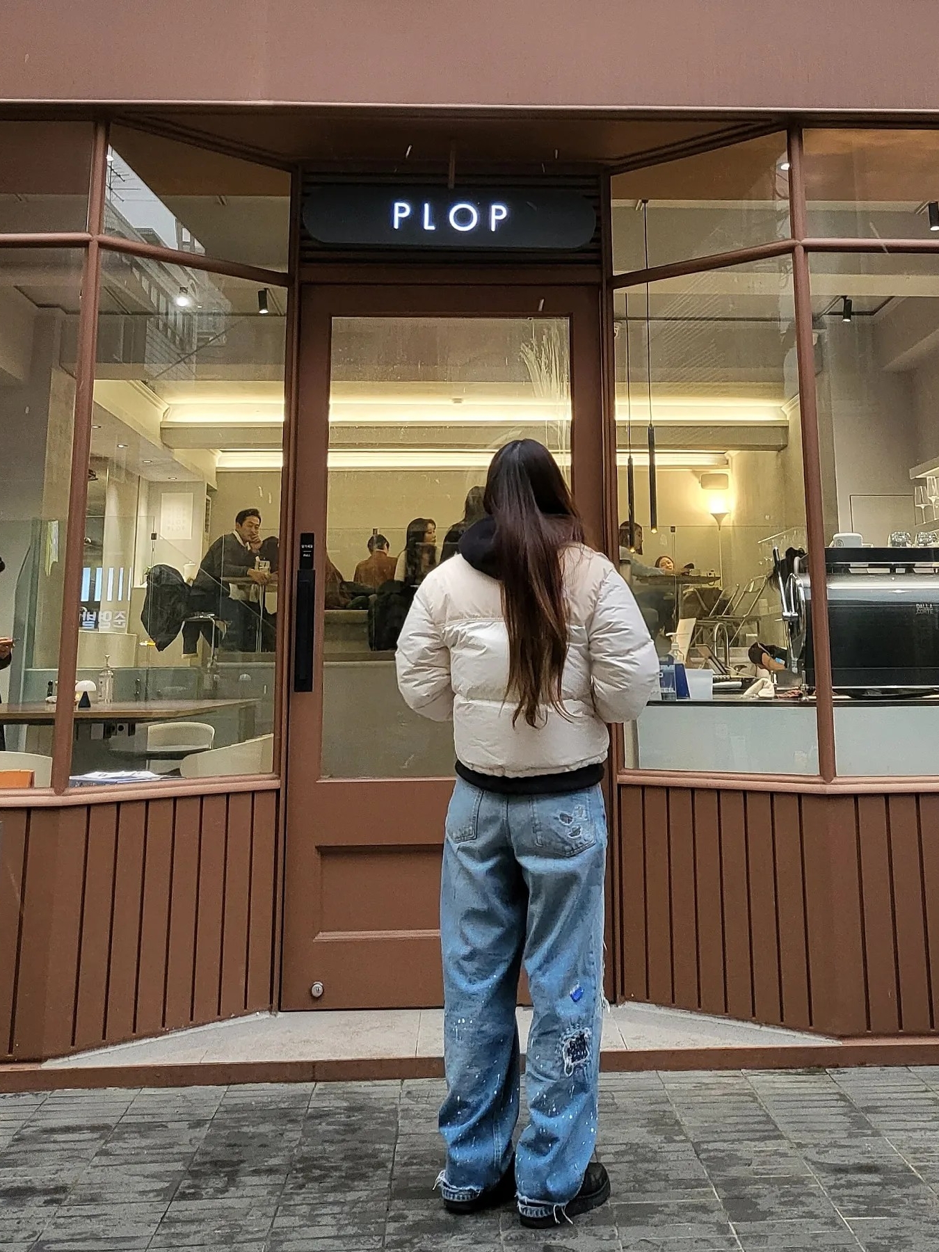 (W) The North Face White Label Novelty Nuptse Down Jacket Cream, Zara x Ader Error Patchwork Jeans Blue 착용 스타일 - 2