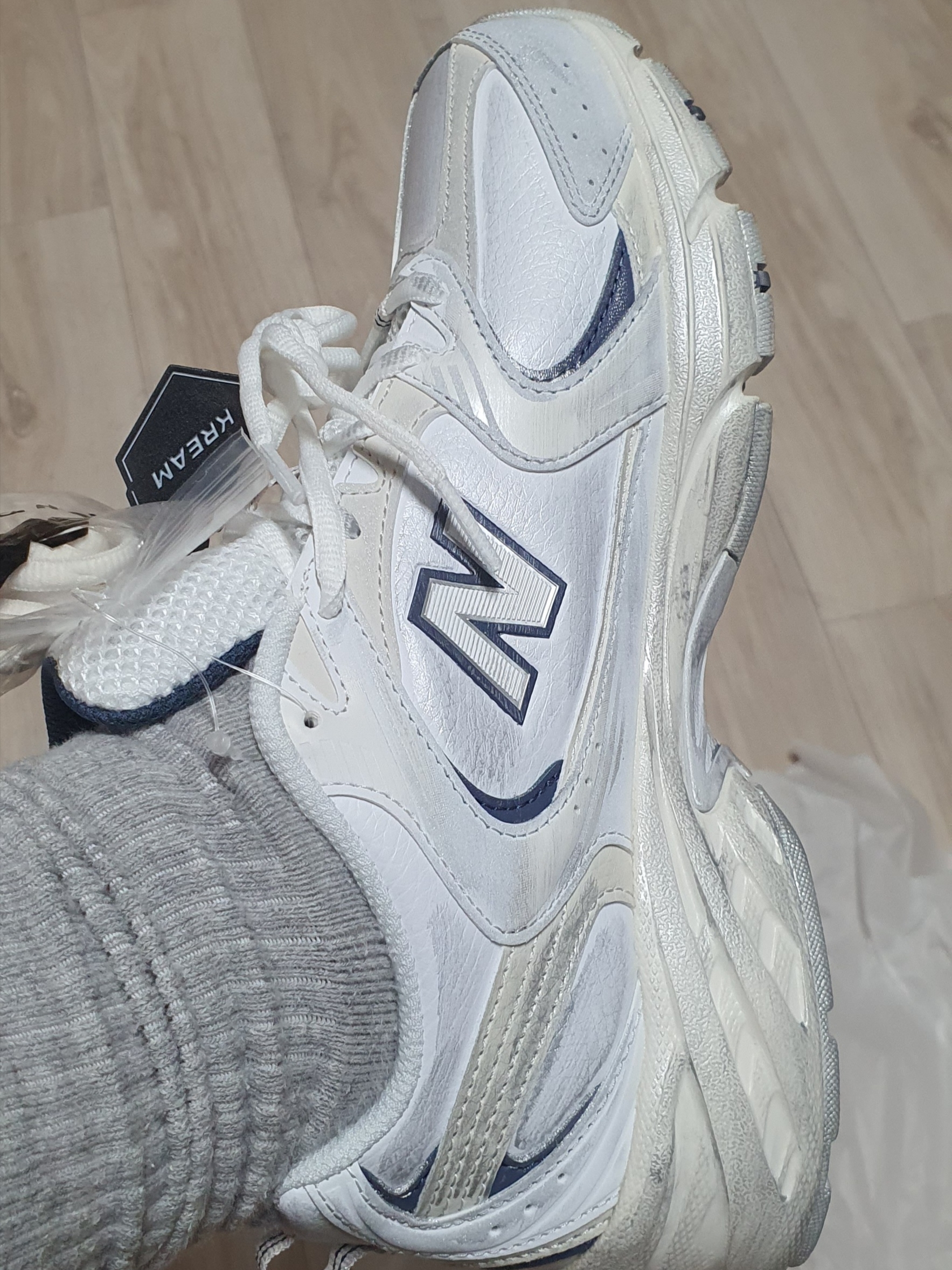 New Balance 530 White Indigo Blue 착용 스타일 - 2