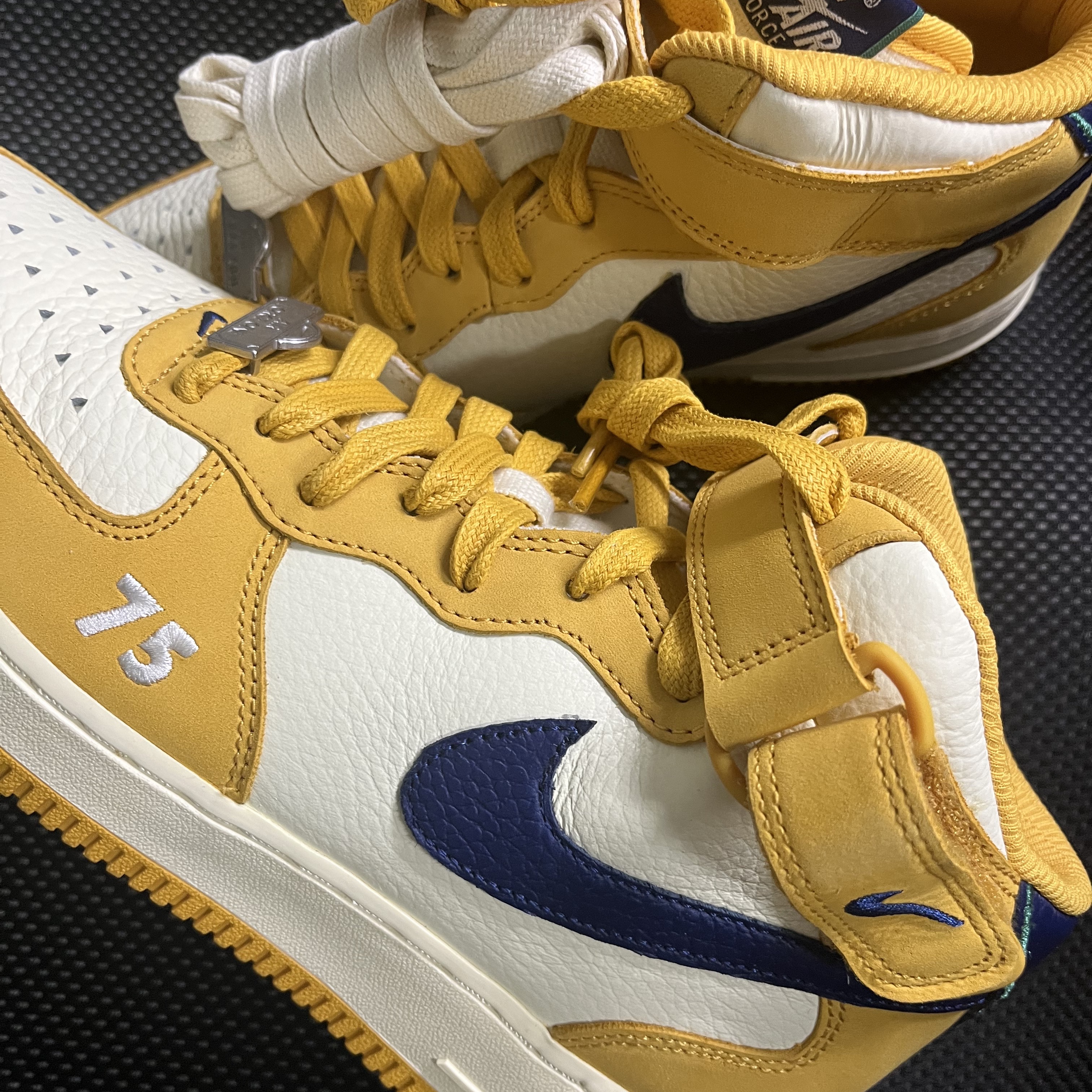 Nike Air Force 1 Mid Paris 착용 스타일