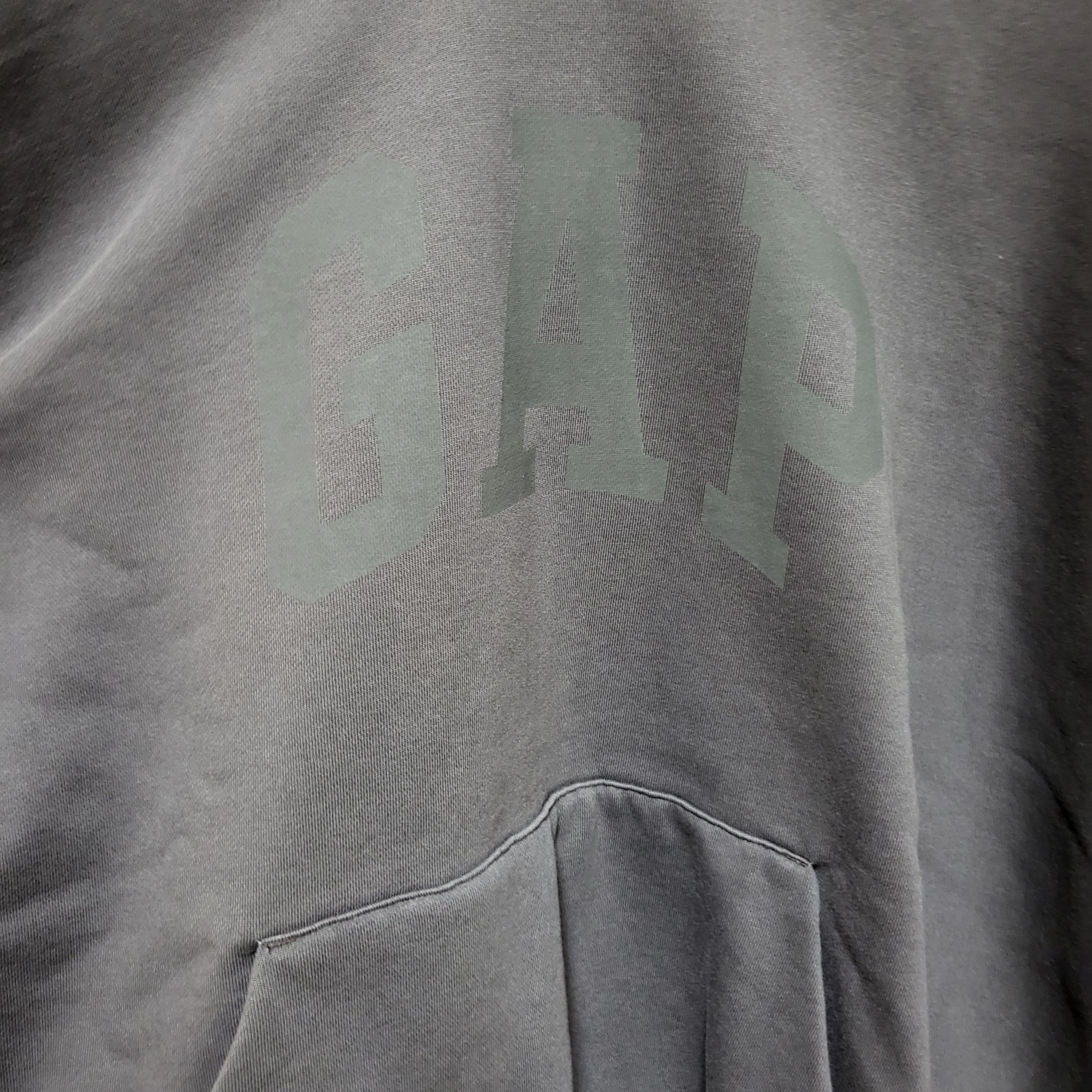 Yeezy Gap Engineered By Balenciaga Dove Hoodie Black 착용 스타일 - 2