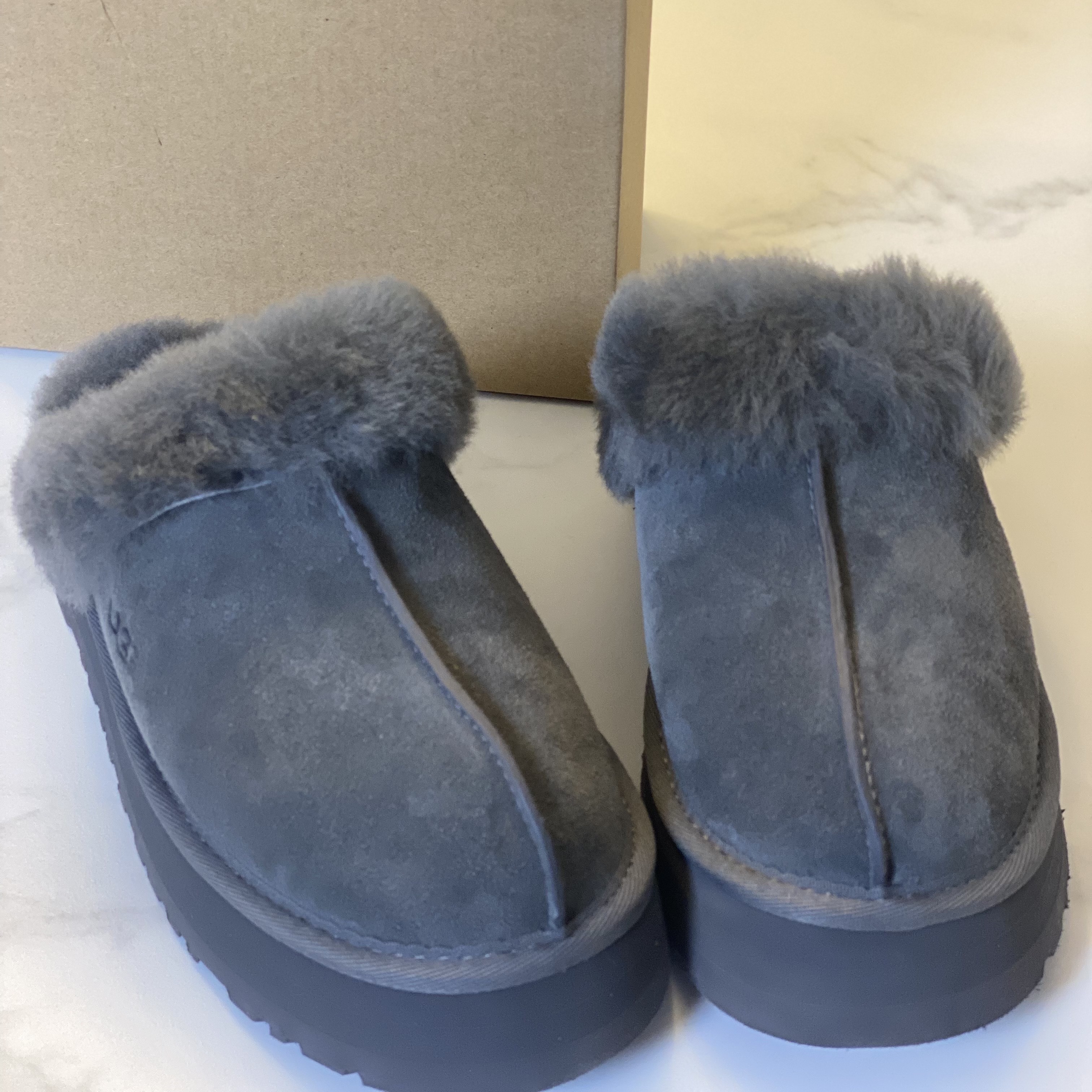 (W) UGG Disquette Slipper Charcoal 착용 스타일 - 3