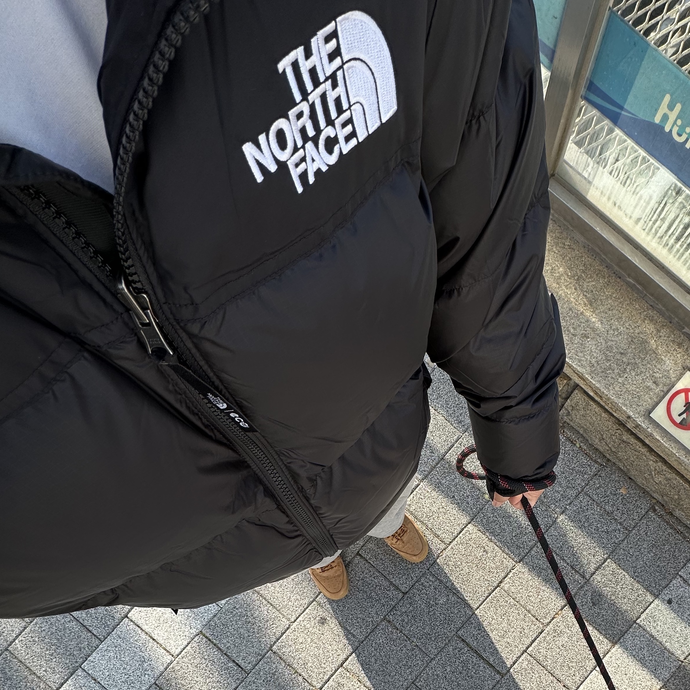 The North Face 1996 Eco Nuptse Jacket Black, Nike Air Force 1 '07 WB Flax 착용 스타일