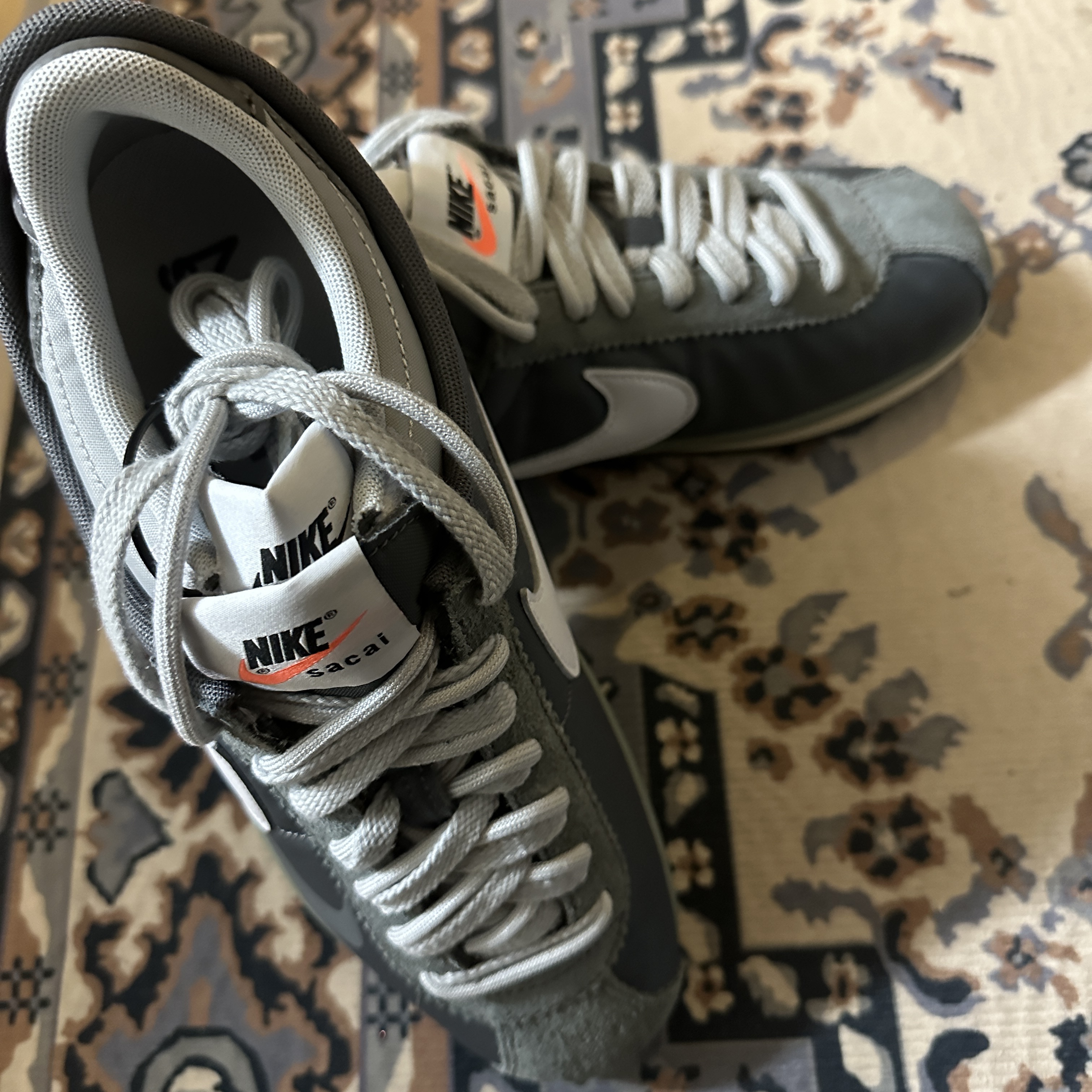 Nike x Sacai Zoom Cortez SP Iron Grey 착용 스타일 - 2