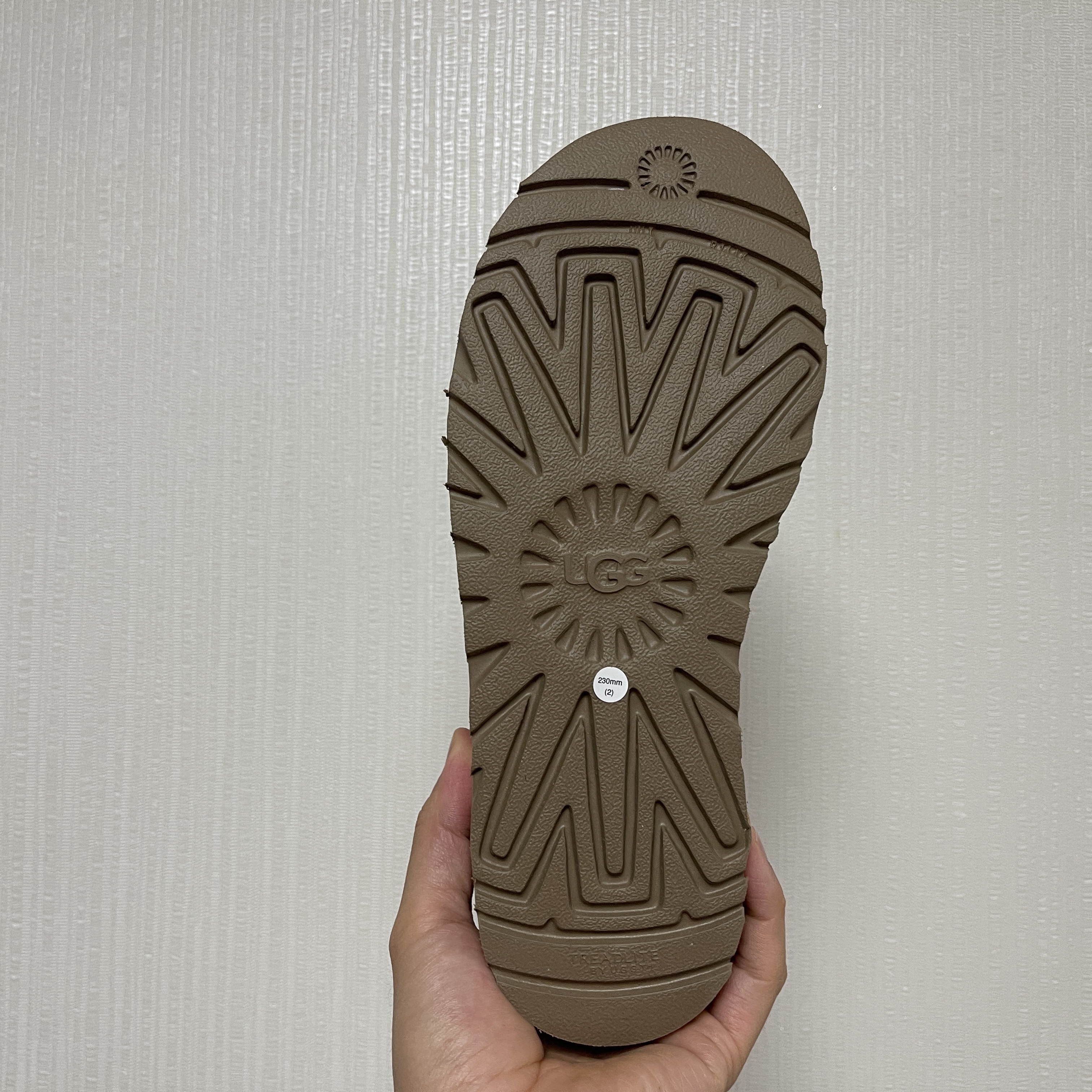 (W) UGG Classic Mini Platform Boots Chestnut 착용 스타일 - 4