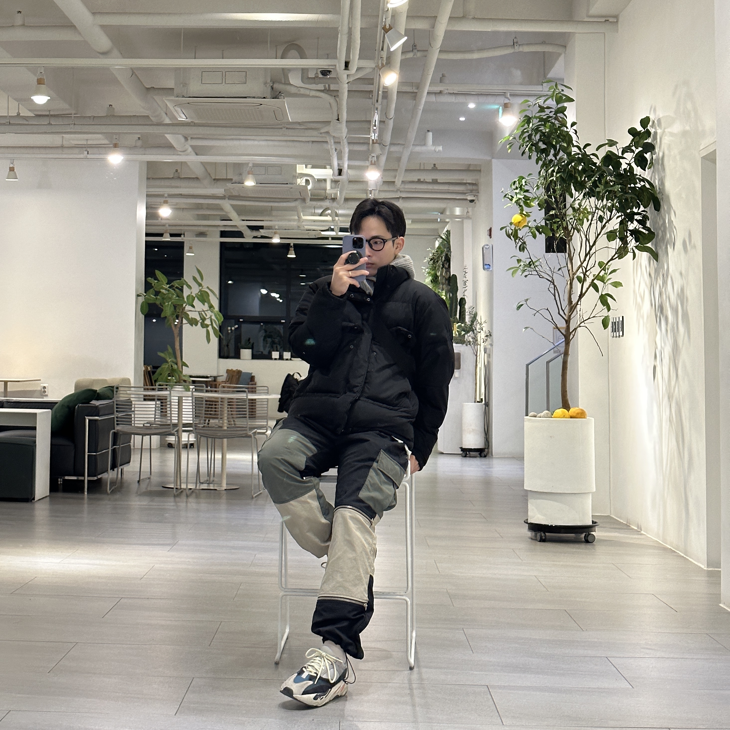 Adidas Yeezy Boost 700 Wave Runner Solid Grey 2017/2019 착용 스타일