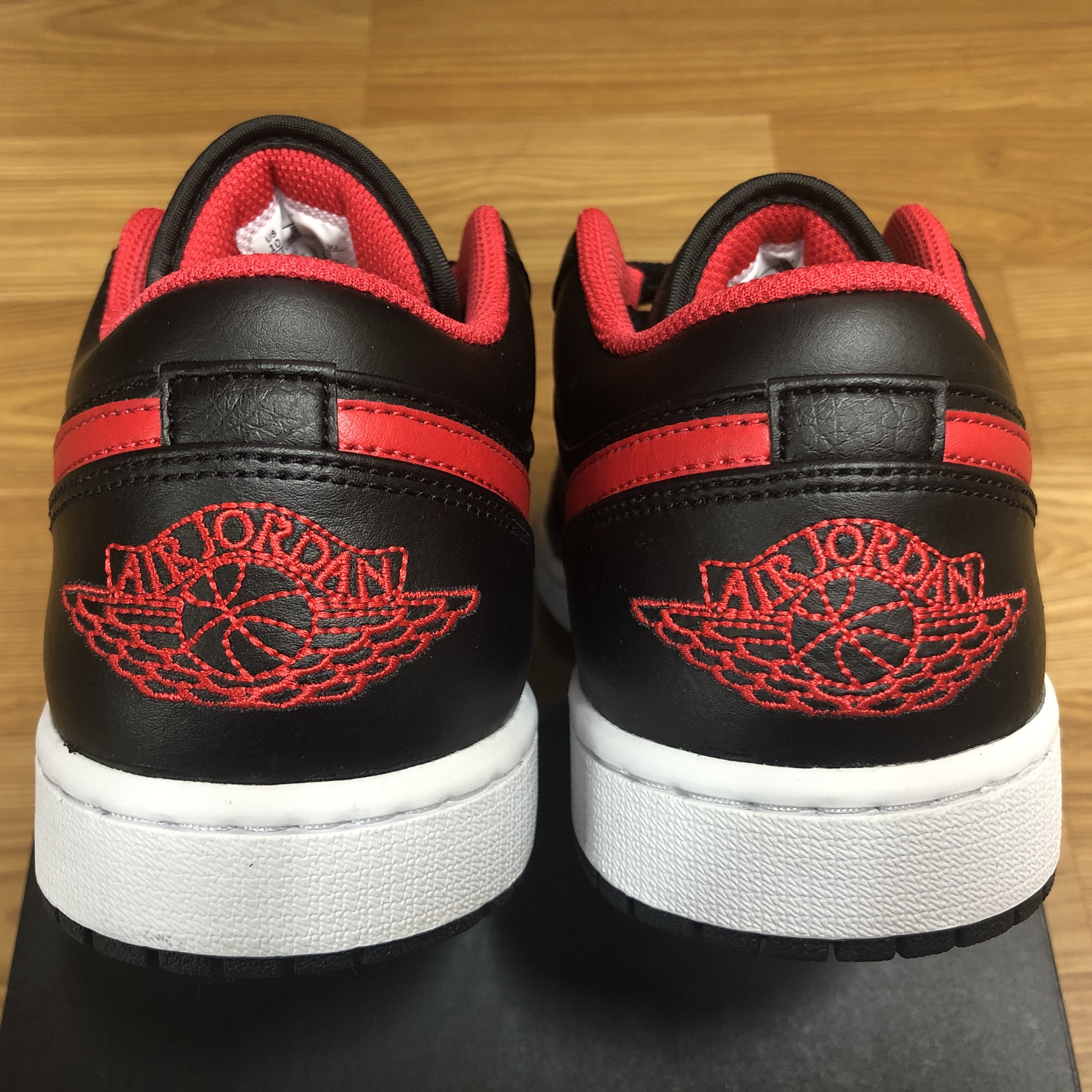 Jordan 1 Low Black Fire Red 착용 스타일 - 3