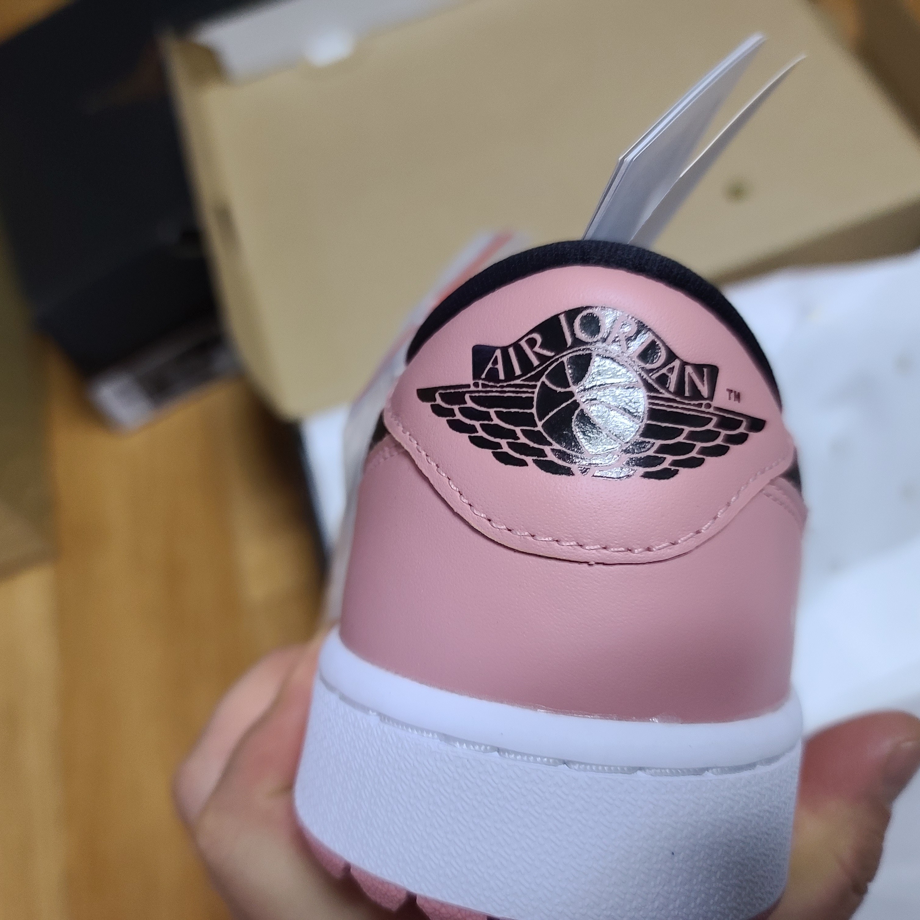Jordan 1 Low Golf Rust Pink 착용 스타일 - 2