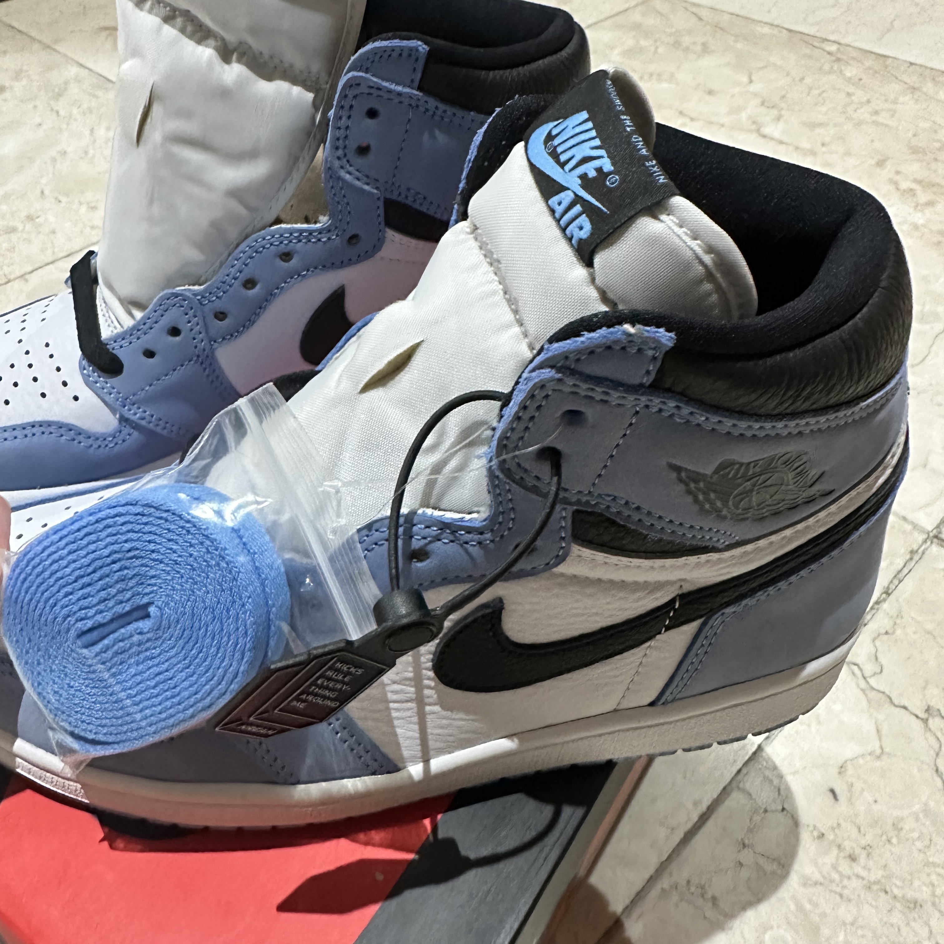 Jordan 1 Retro High OG University Blue 착용 스타일
