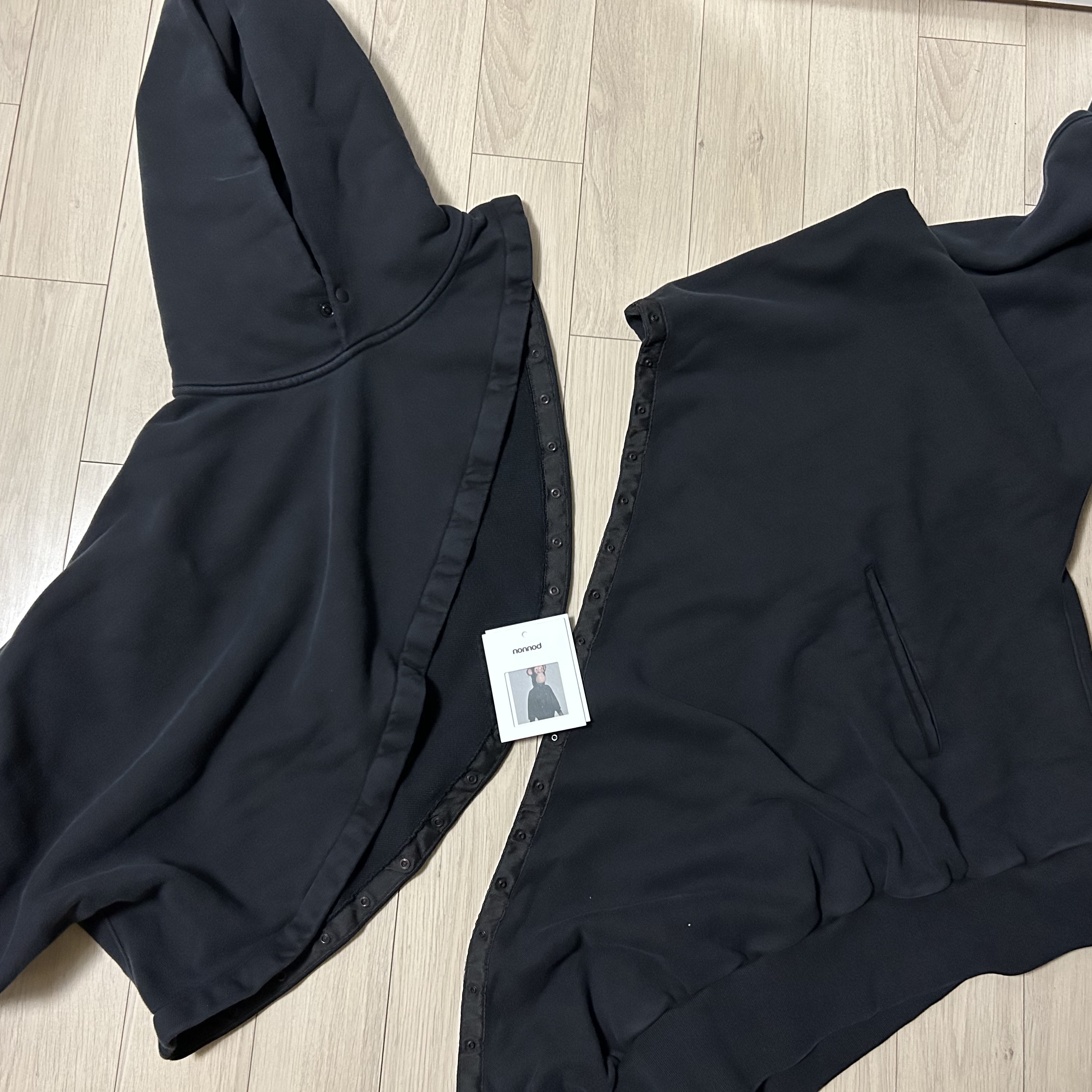 Nonnod x Shinsegae BAYC #8446 2-Piece Cropped Hoodie Washed Black, Nike x Stussy Air Force 1 '07 Mid SP Black and Light Bone 착용 스타일 - 4