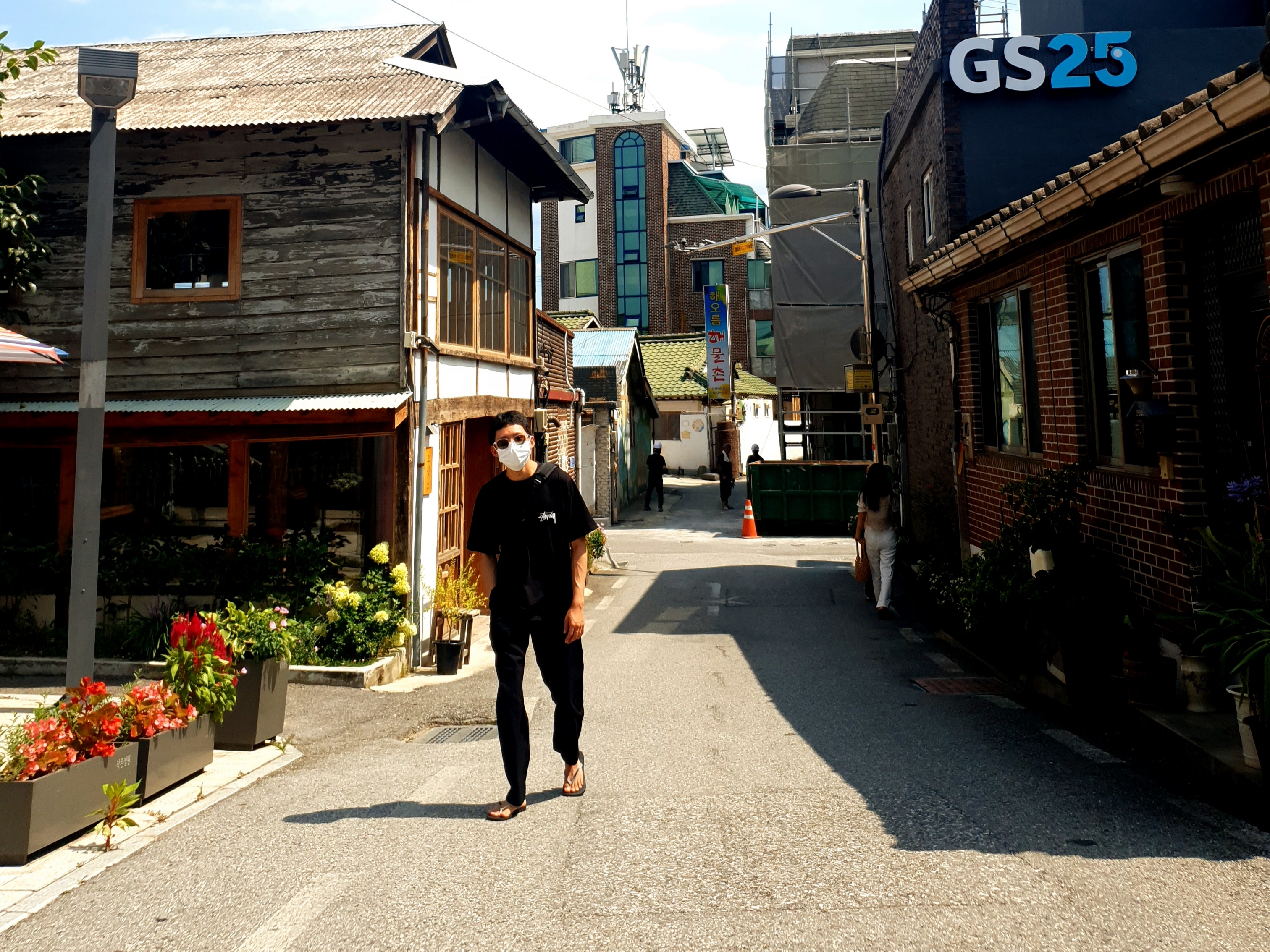 Stussy Withered Flower T-Shirt Black 착용 스타일