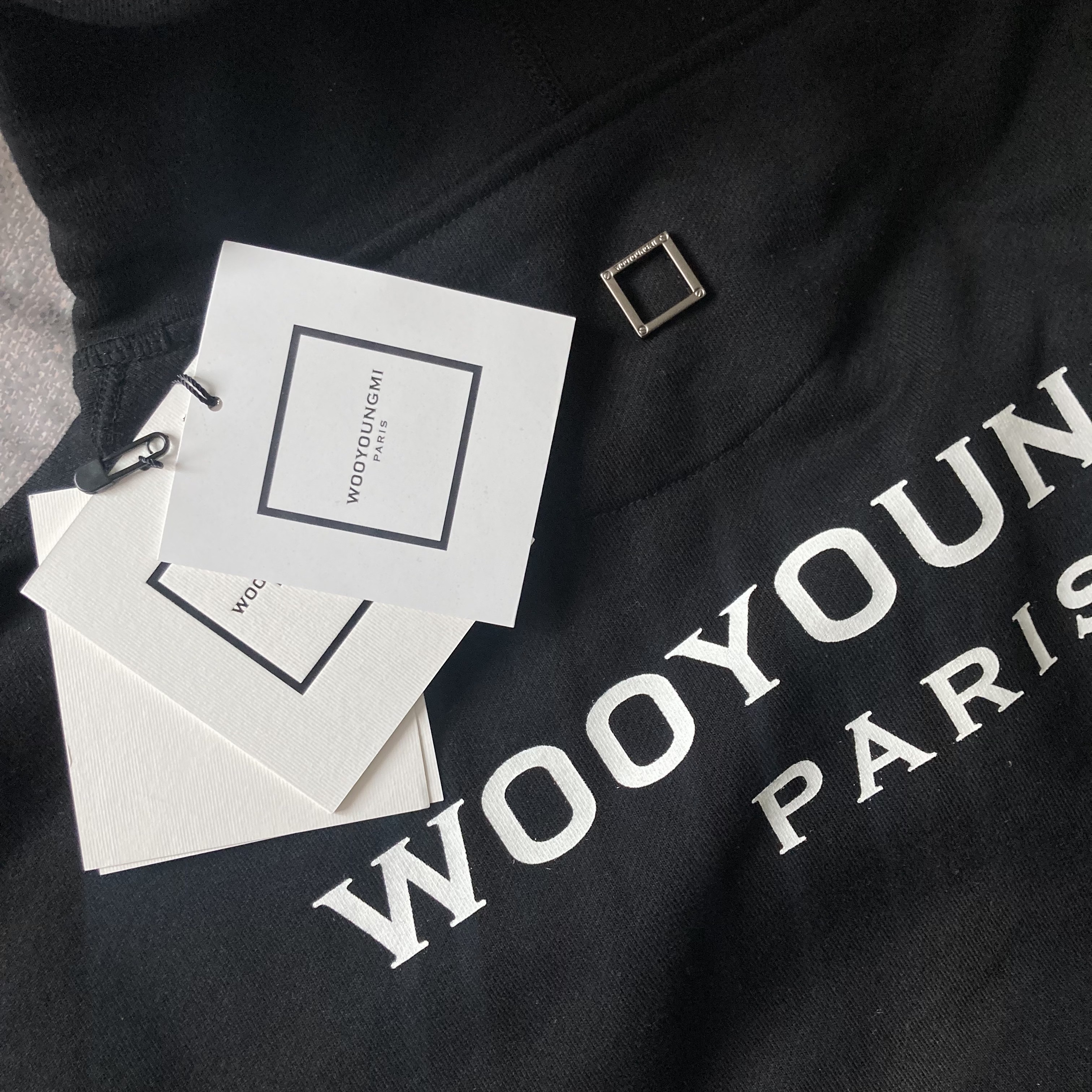Wooyoungmi Cotton White Back Logo Hoodie Black - 22FW 착용 스타일 - 1