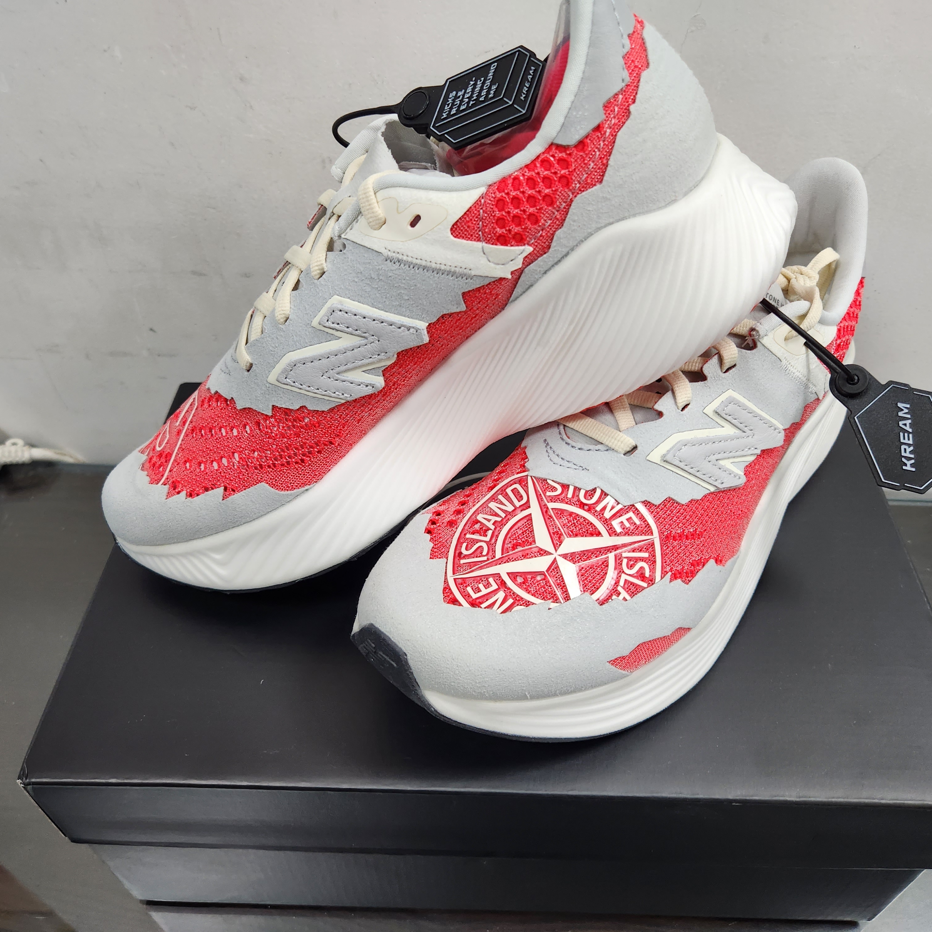 New Balance x Stone Island x Tokyo Design Studio FuelCell RC Elite v2 SI Red 착용 스타일 - 1