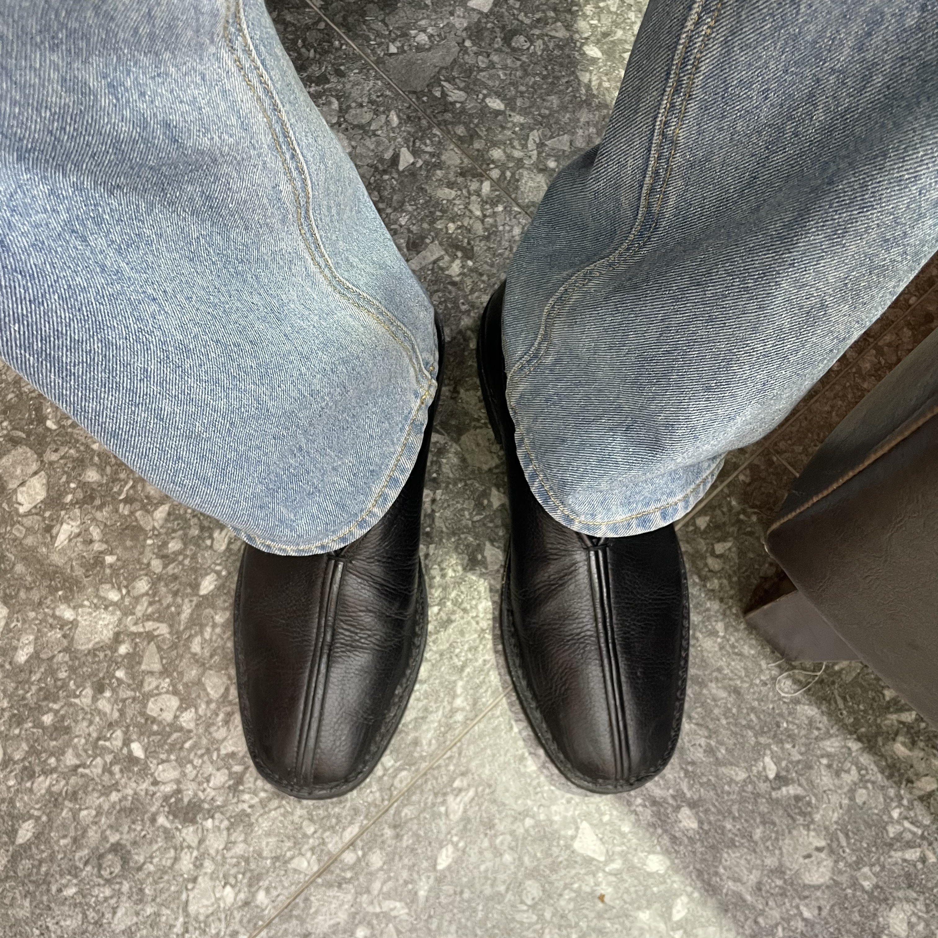 Lemaire Piped Slippers Black 착용 스타일