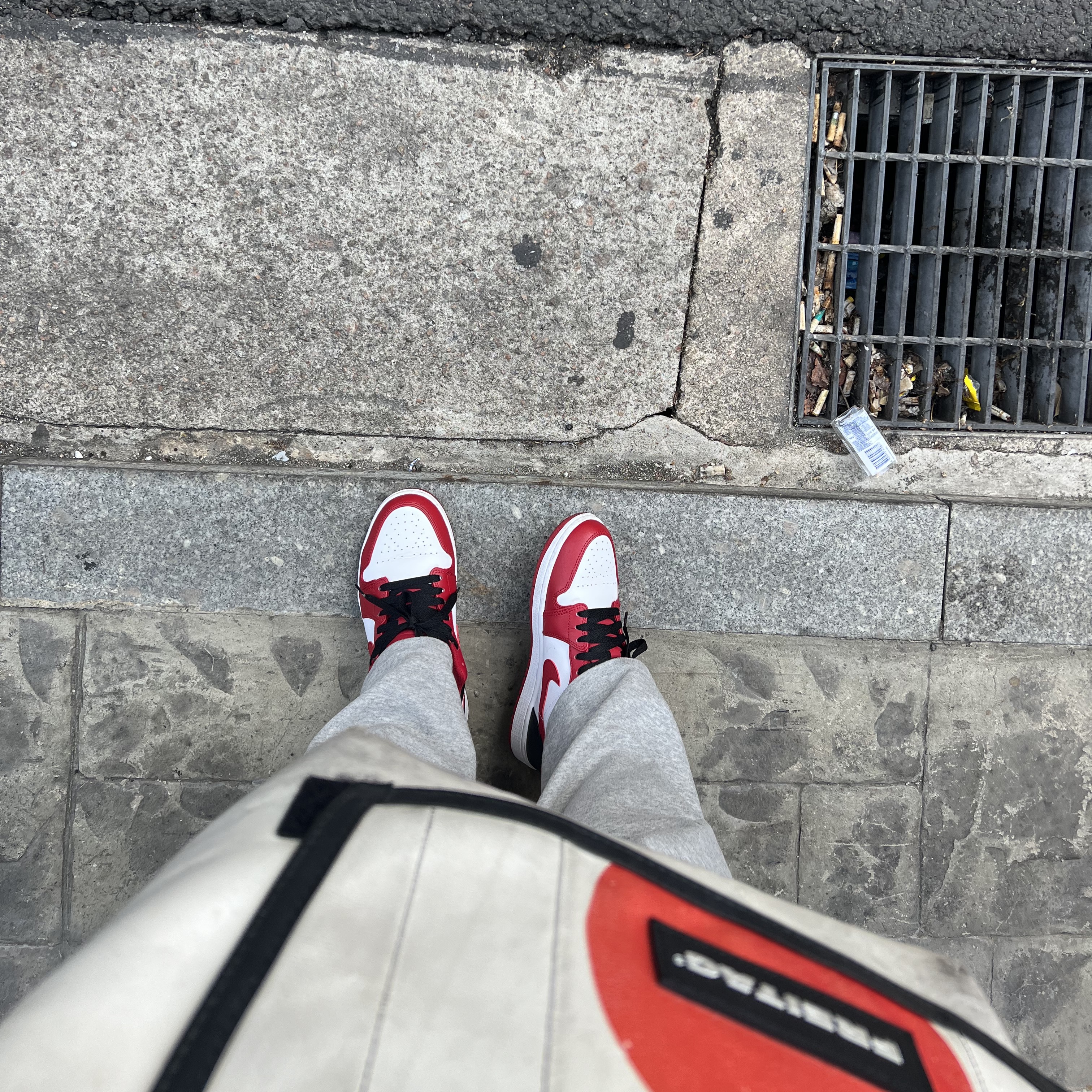 Jordan 1 Low White Gym Red Black 착용 스타일