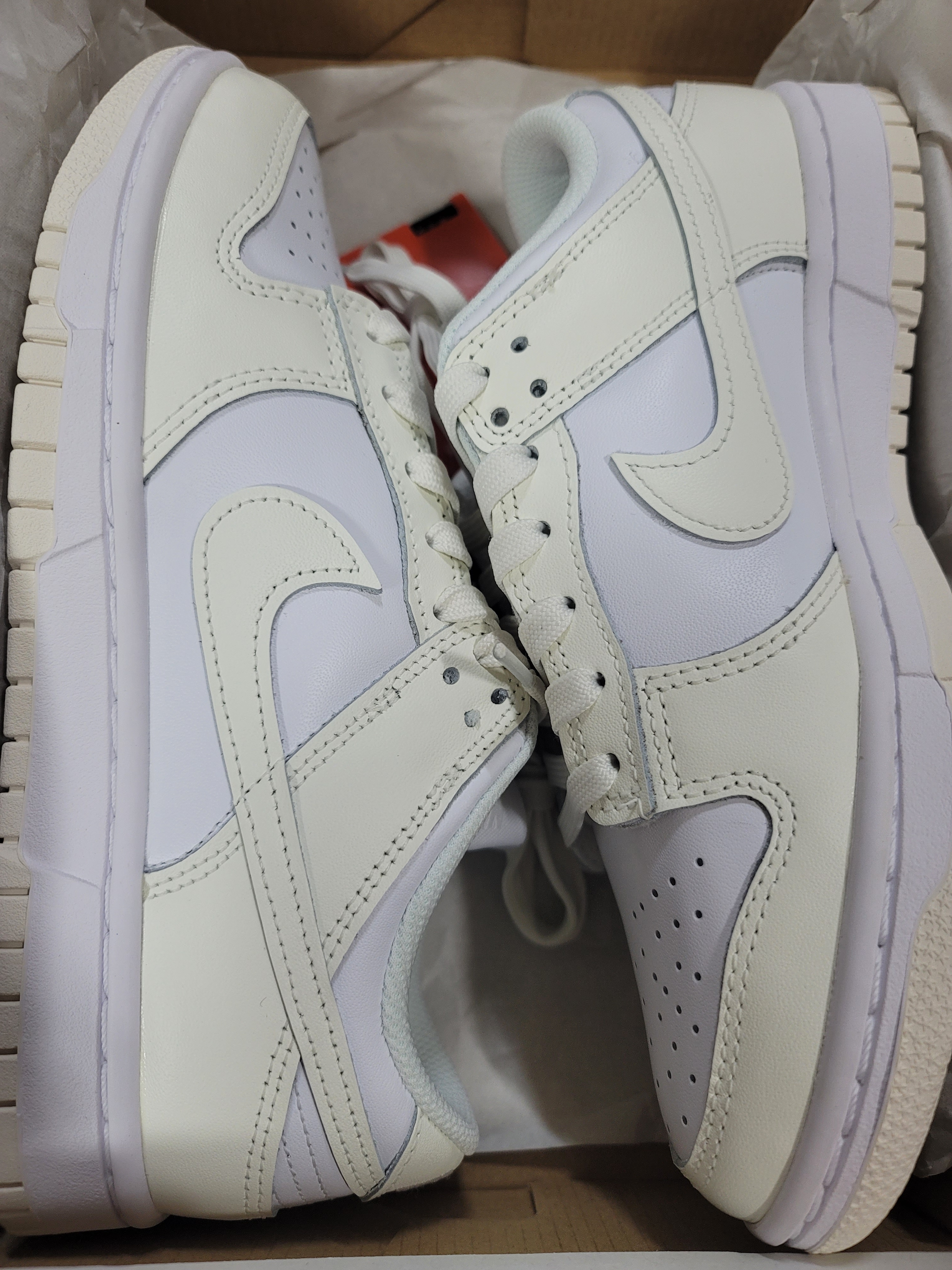 (W) Nike Dunk Low White and Sail 착용 스타일