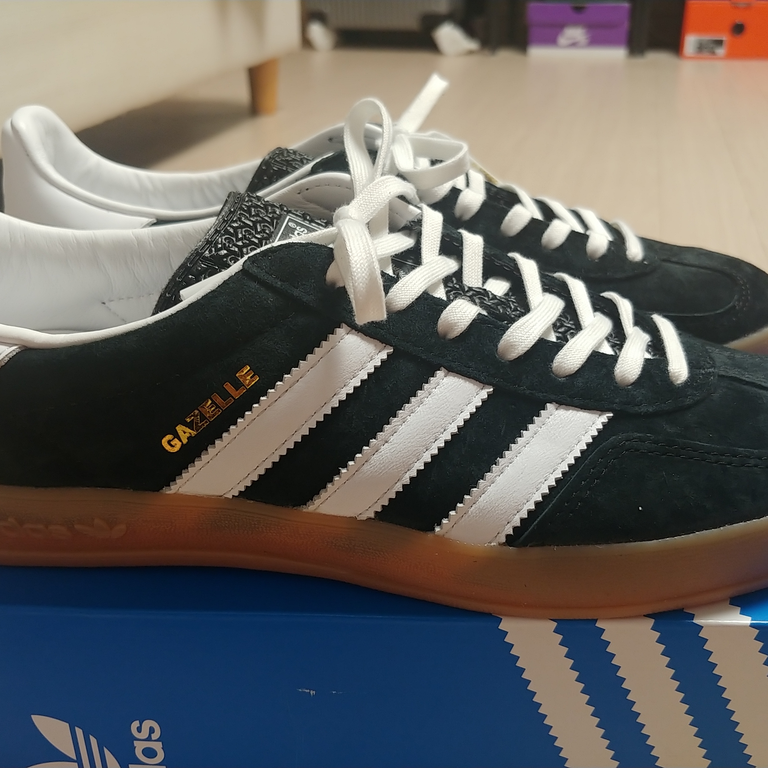 Adidas Gazelle Indoor Core Black 착용 스타일 - 2