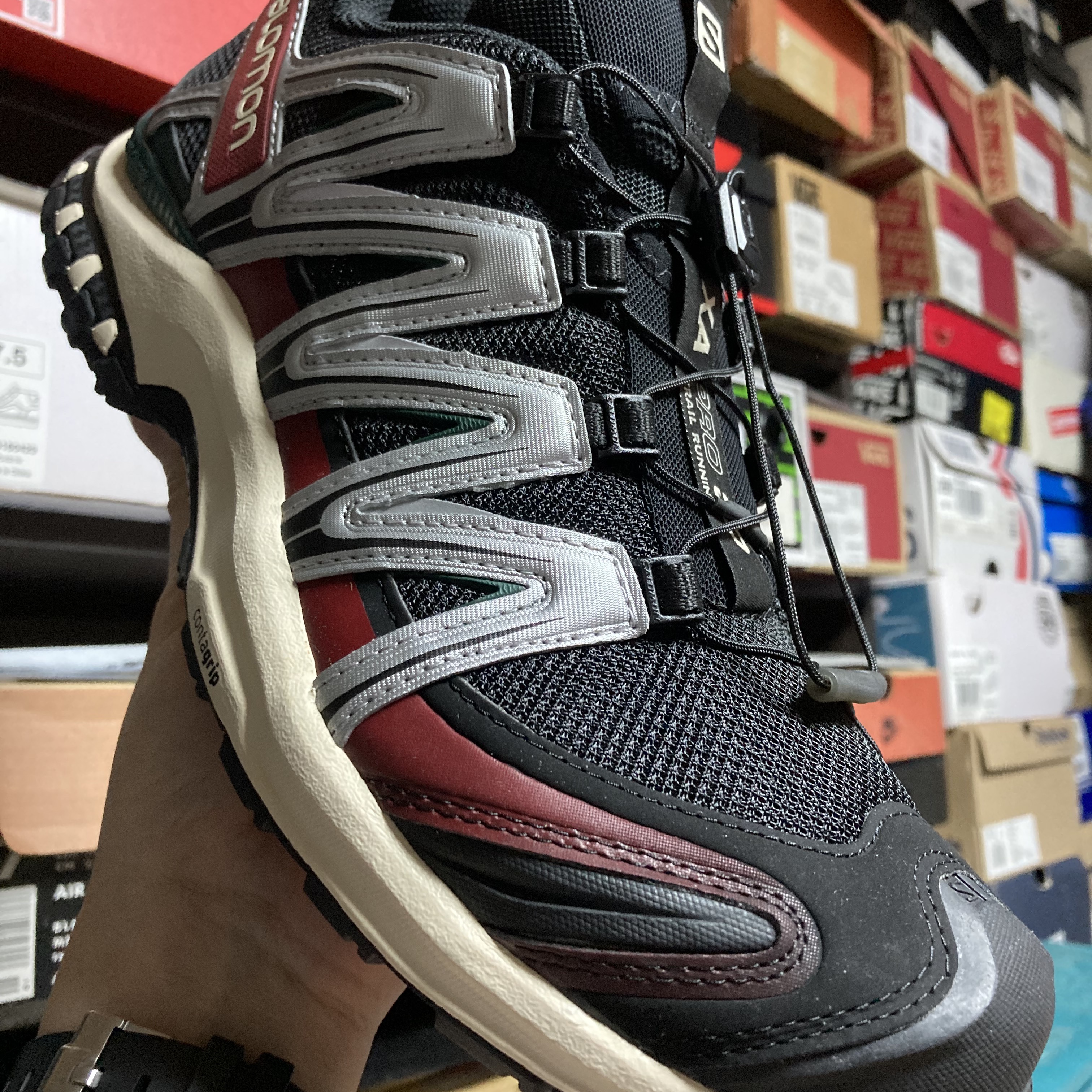 Salomon XA Pro 3D Black Magnet, Salomon XA Pro 3D Alloy Silver 착용 스타일 - 2