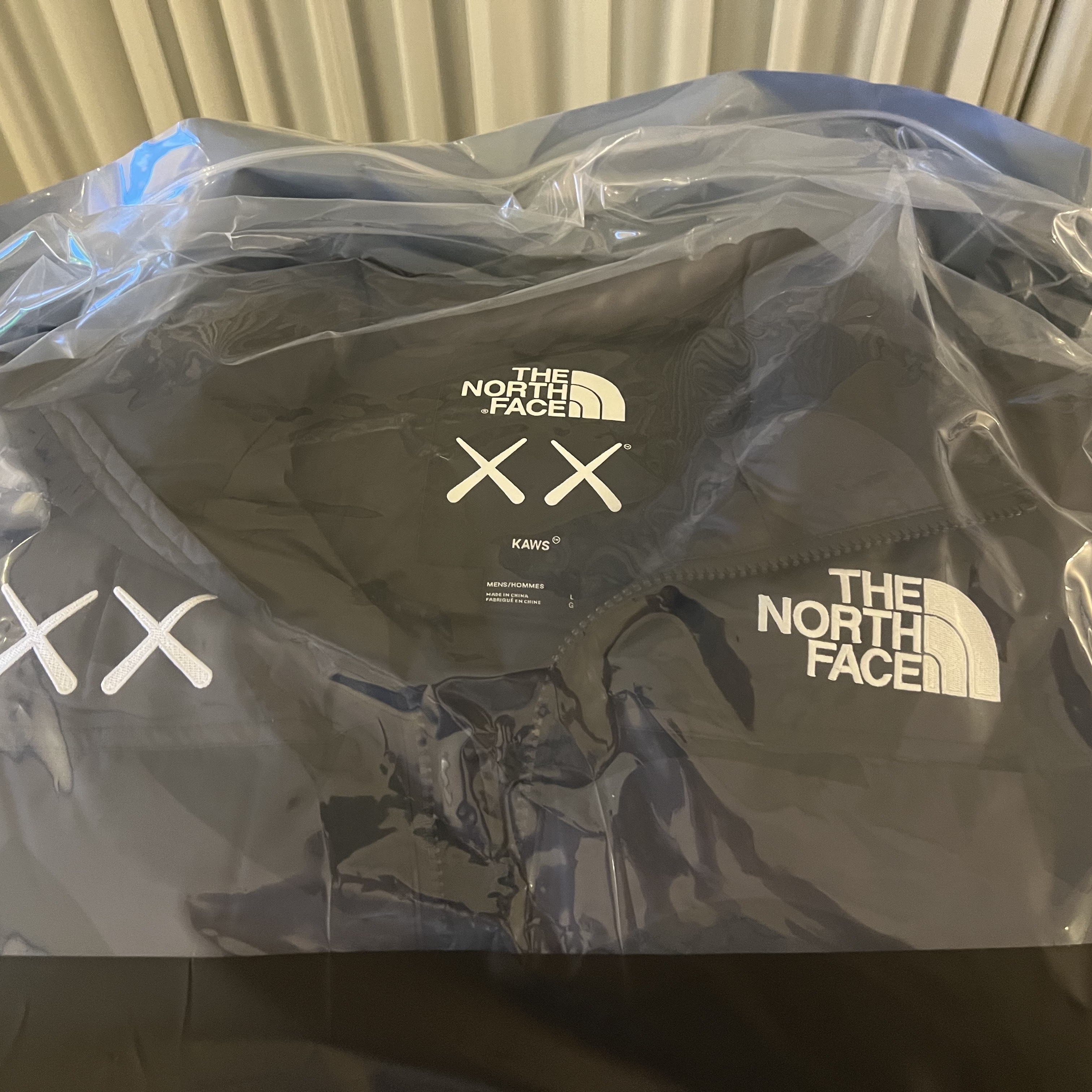 The North Face x Kaws Retro 1996 Nuptse Jacket Black Print - 22FW 착용 스타일 - 1