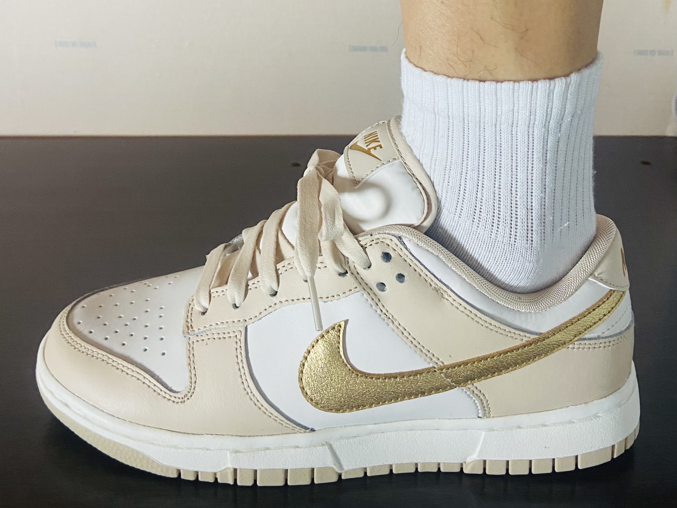 (W) Nike Dunk Low Sanddrift Metallic Gold 착용 스타일