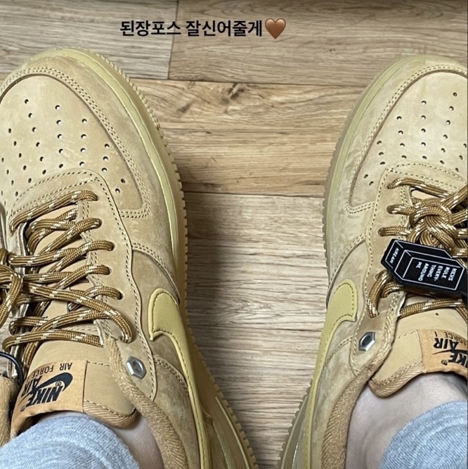 Nike Air Force 1 '07 WB Flax 착용 스타일