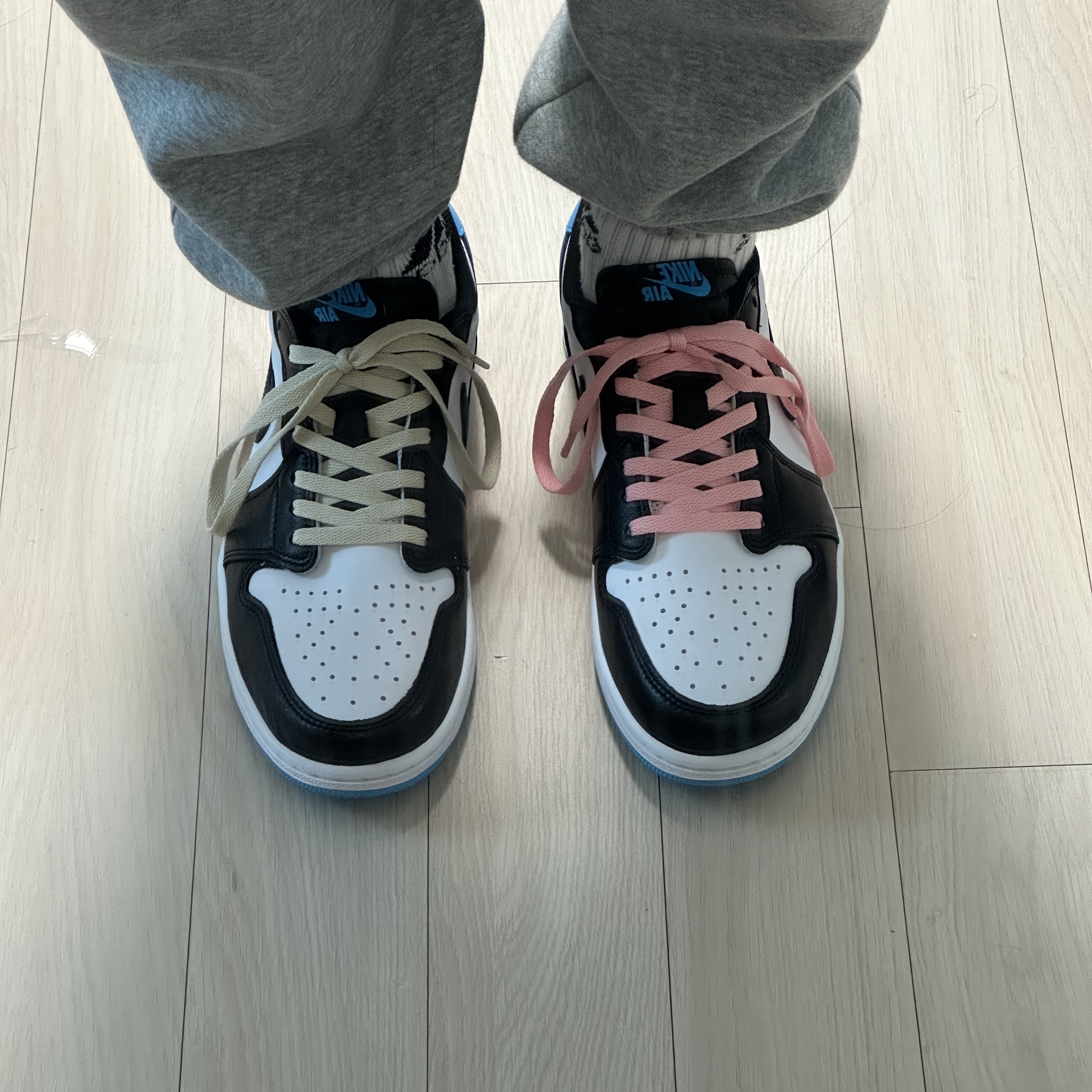 Jordan 1 Retro Low OG Black and Dark Powder Blue 착용 스타일