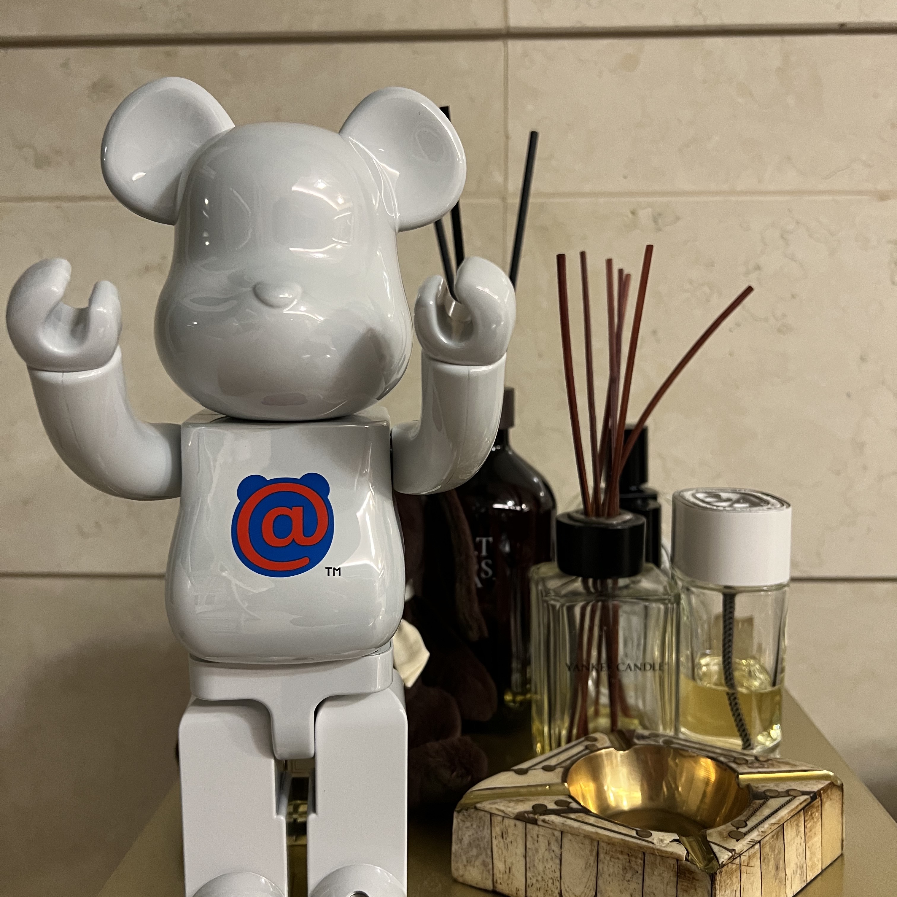 Bearbrick 20th Anniv. 1st Model 400% White Chrome 착용 스타일 - 2