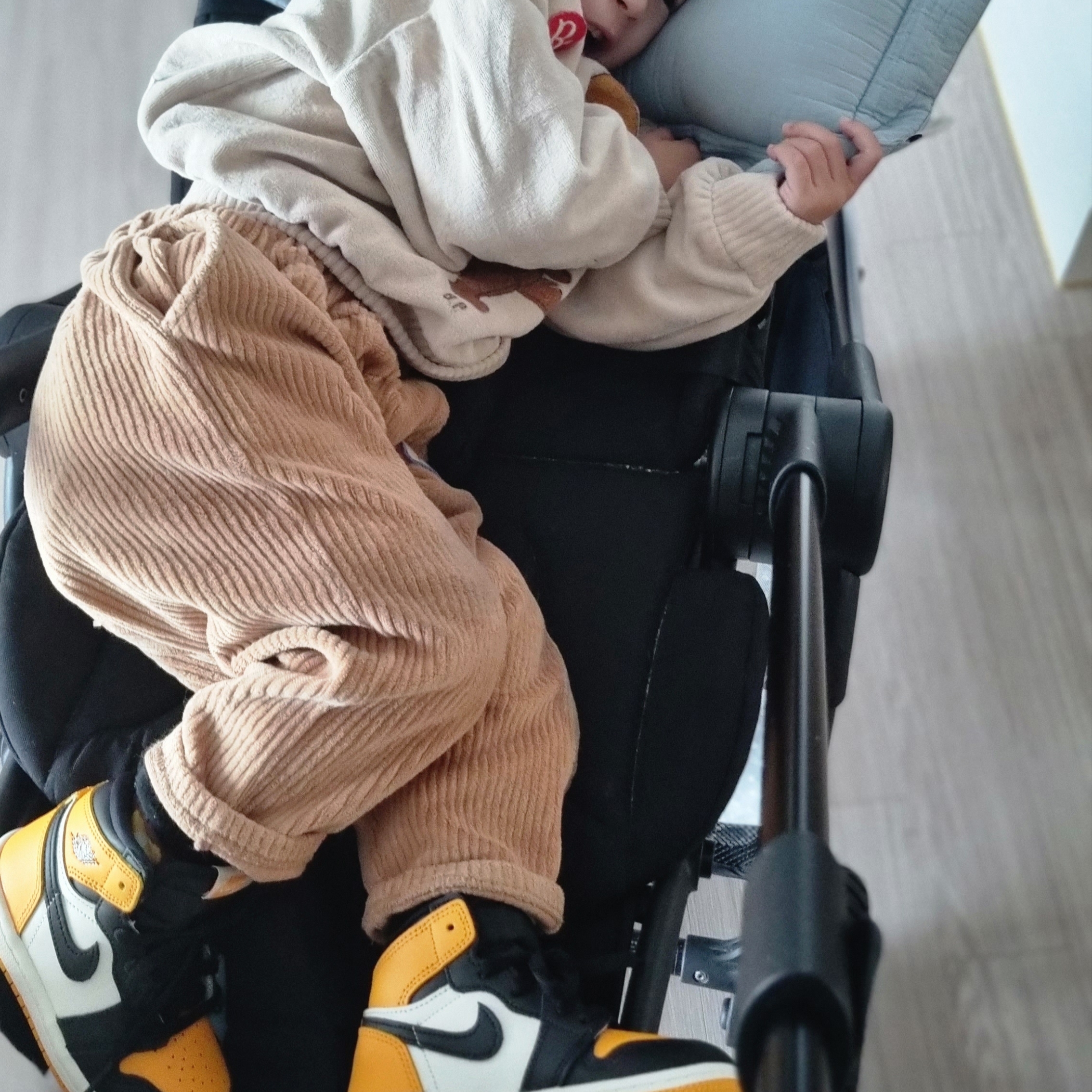 (TD) Jordan 1 Retro High OG Taxi 착용 스타일 - 2