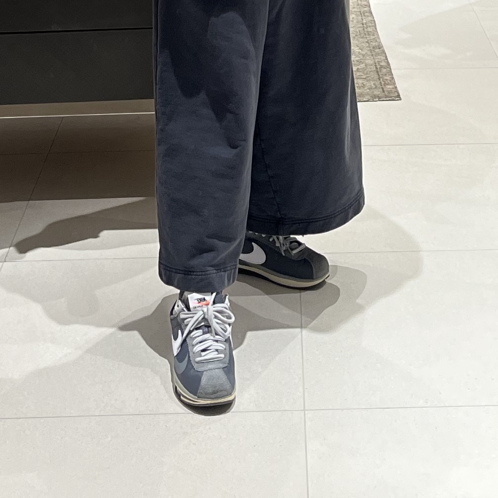 Nike x Sacai Zoom Cortez SP Iron Grey 착용 스타일 - 5