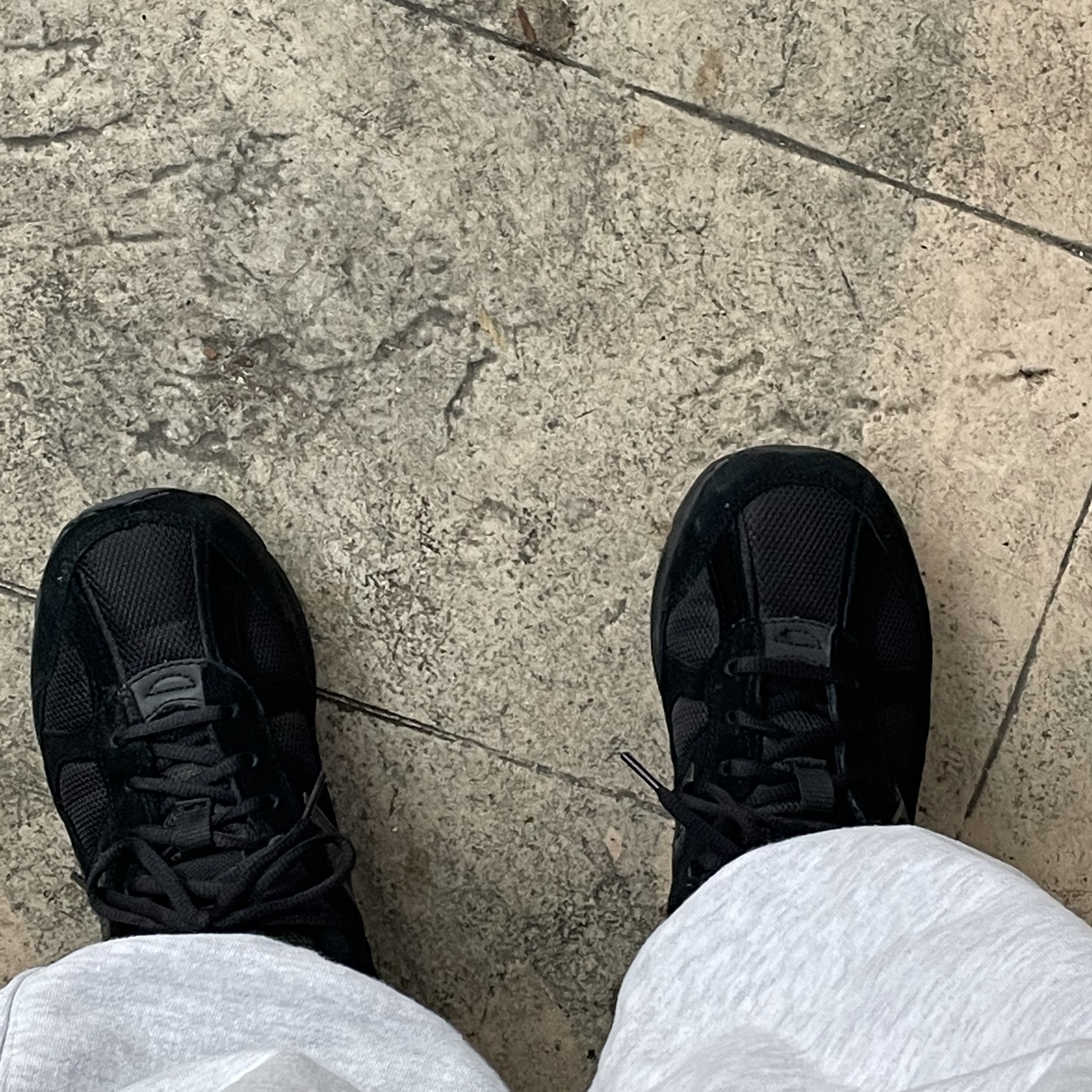New Balance 878 Triple Black 착용 스타일 - 1