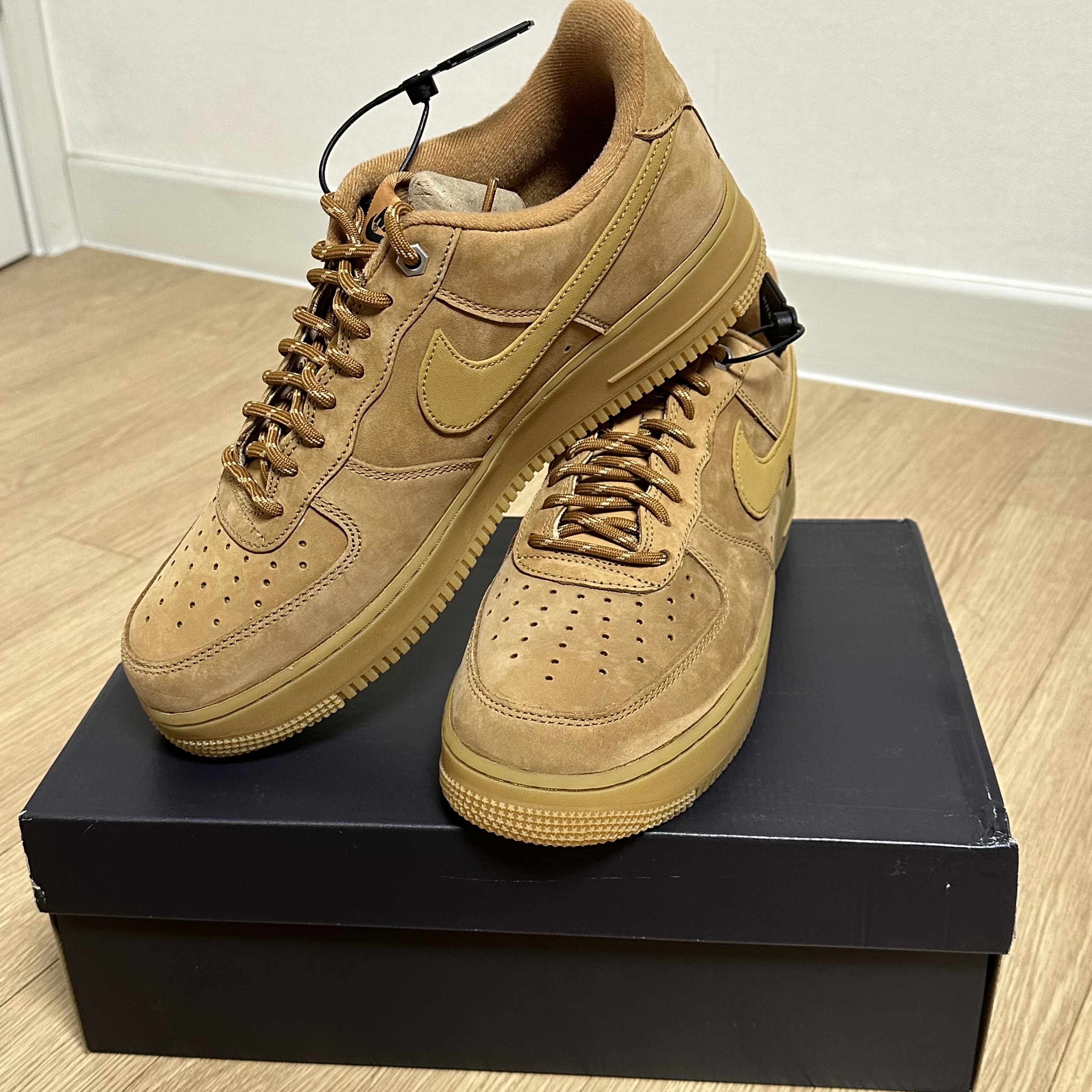 Nike Air Force 1 '07 WB Flax 착용 스타일