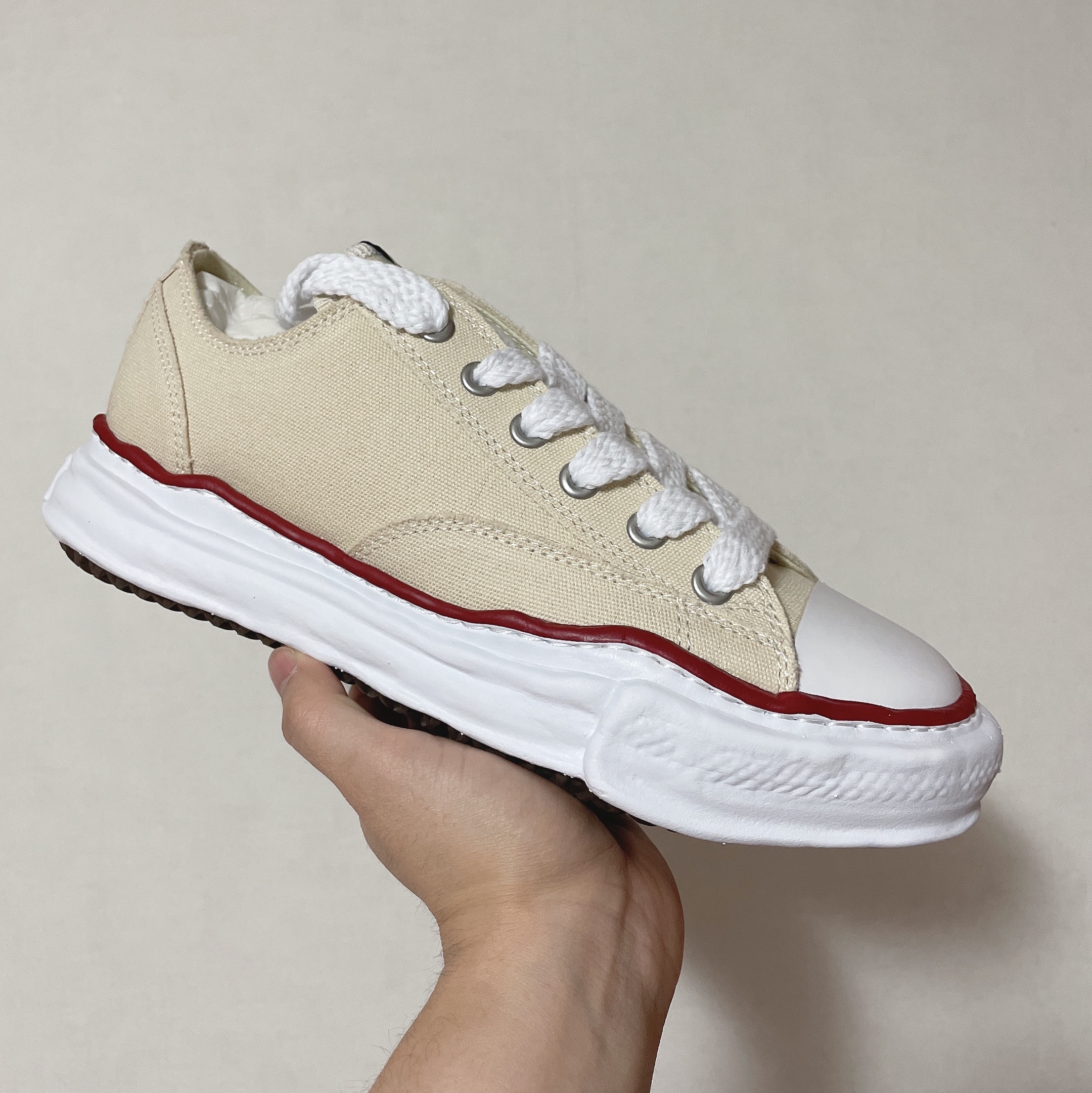 Maison Mihara Yasuhiro Peterson OG Sole Canvas Low-top Sneakers Natural 착용 스타일