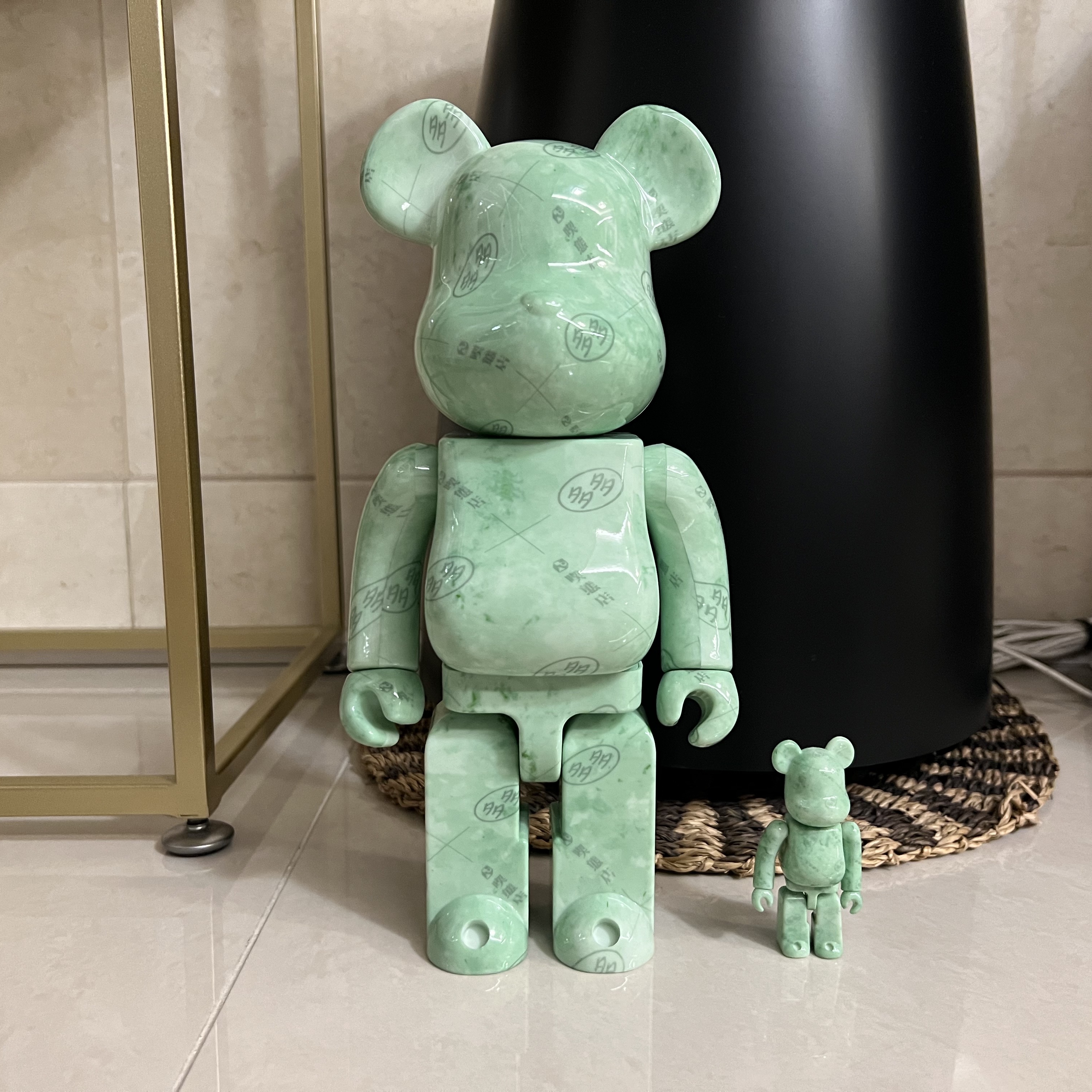 Bearbrick x Dada 100% & 400% Set 착용 스타일 - 1