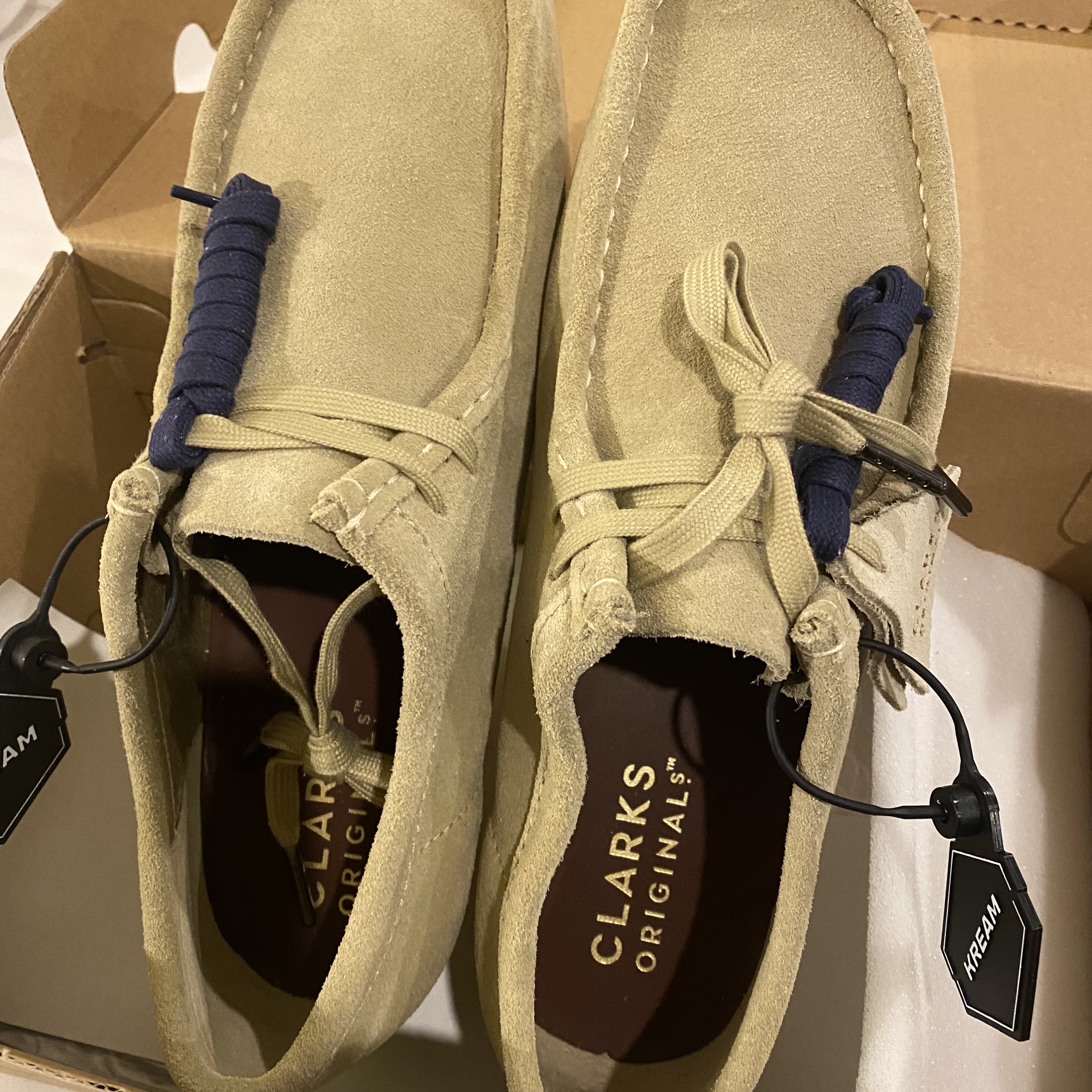 Clarks Wallabee Maple Suede 착용 스타일 - 2
