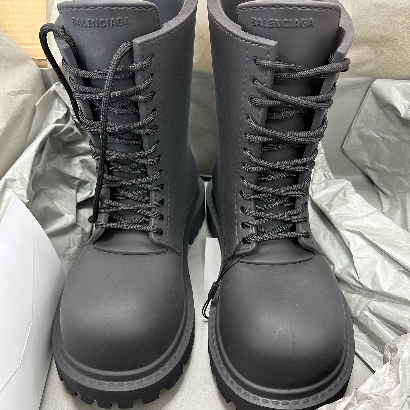 Balenciaga XL Army Boots Full Eva Black 착용 스타일 - 2
